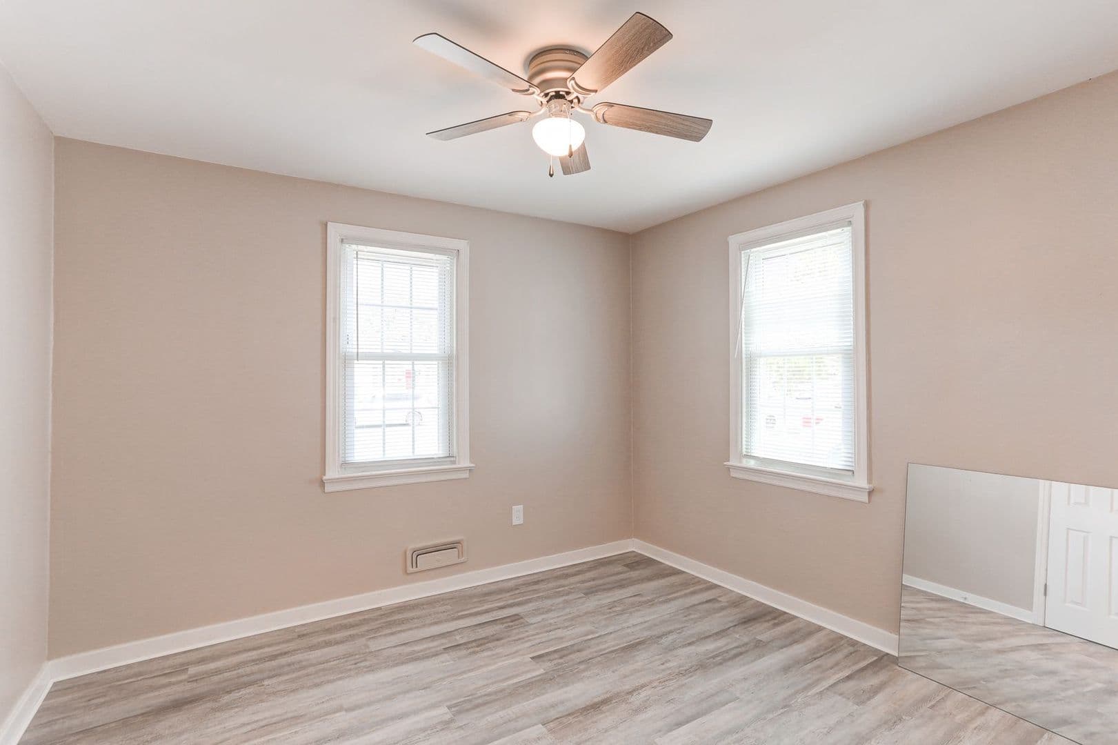 Elizabethtown House: 336 Snyder Avenue