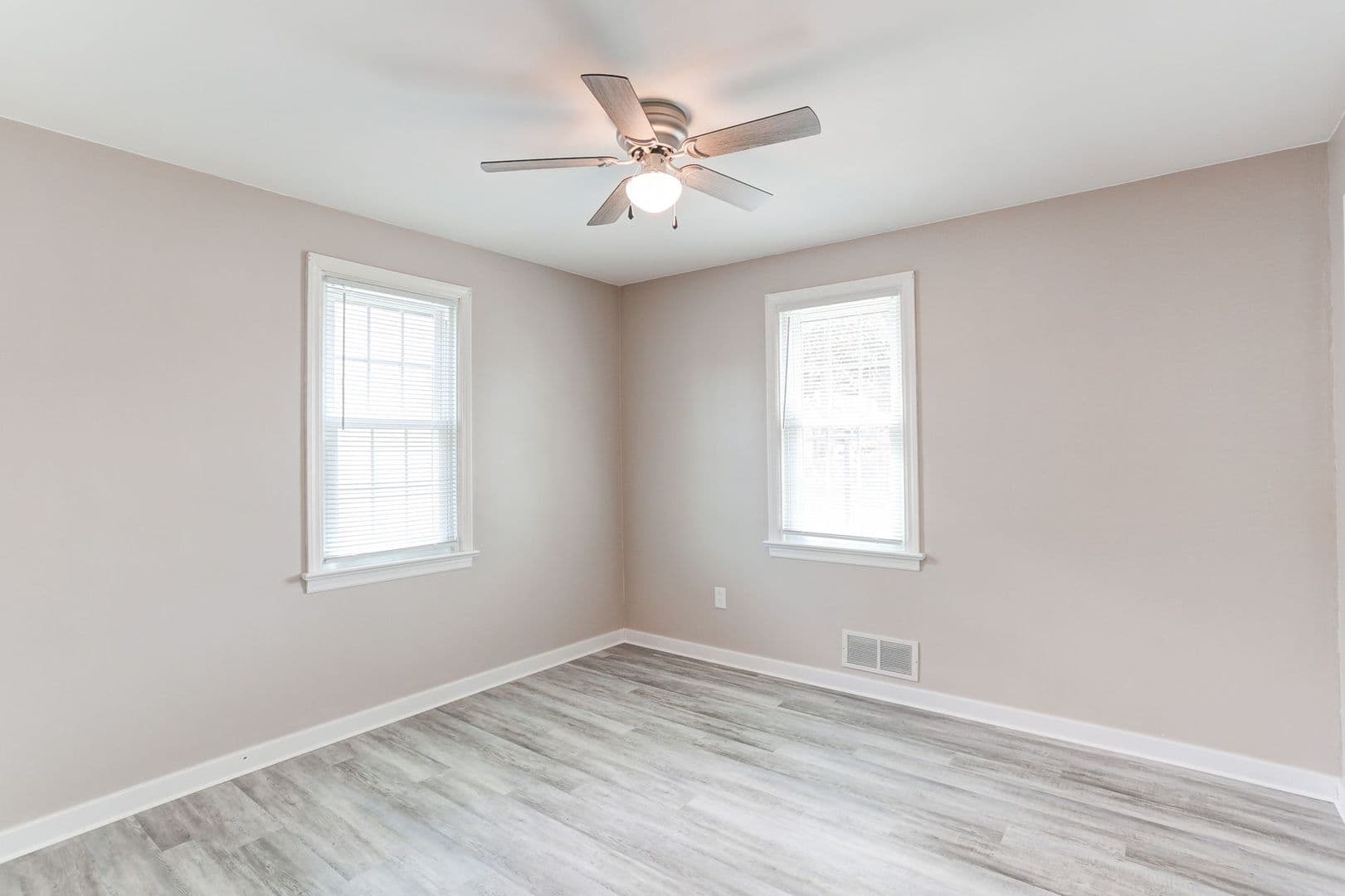 Elizabethtown House: 336 Snyder Avenue