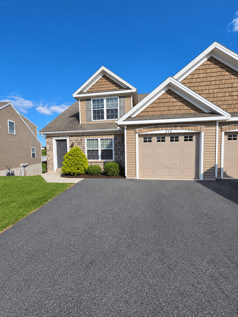 Elizabethtown House: 172 Randolph Dr