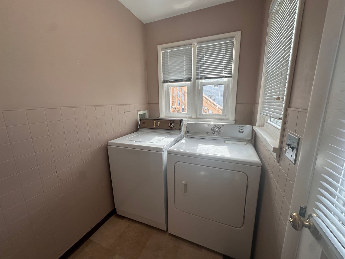 Cleona Apartment: 125 W Penn Ave