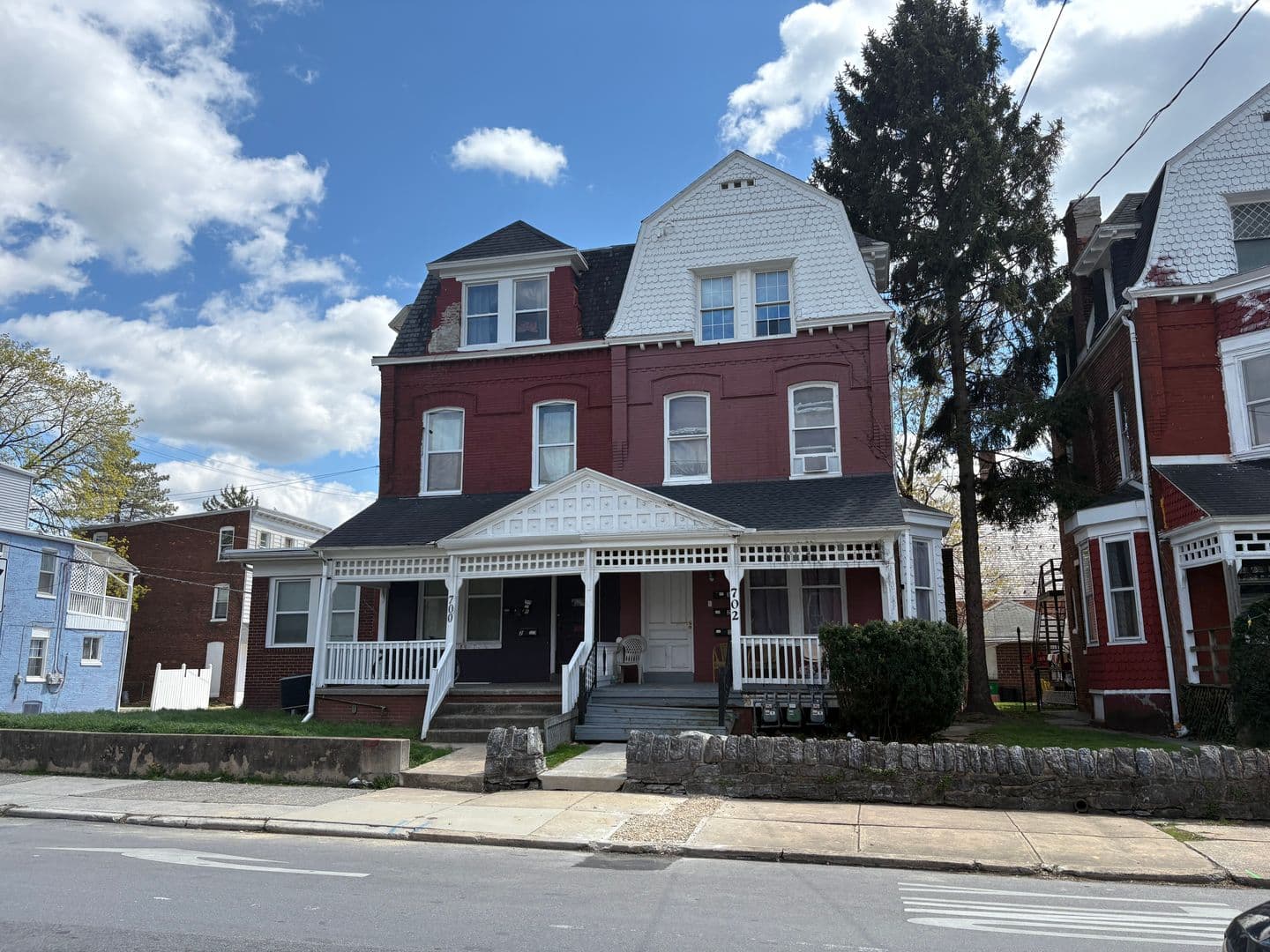 York Apartment: 702 W King St