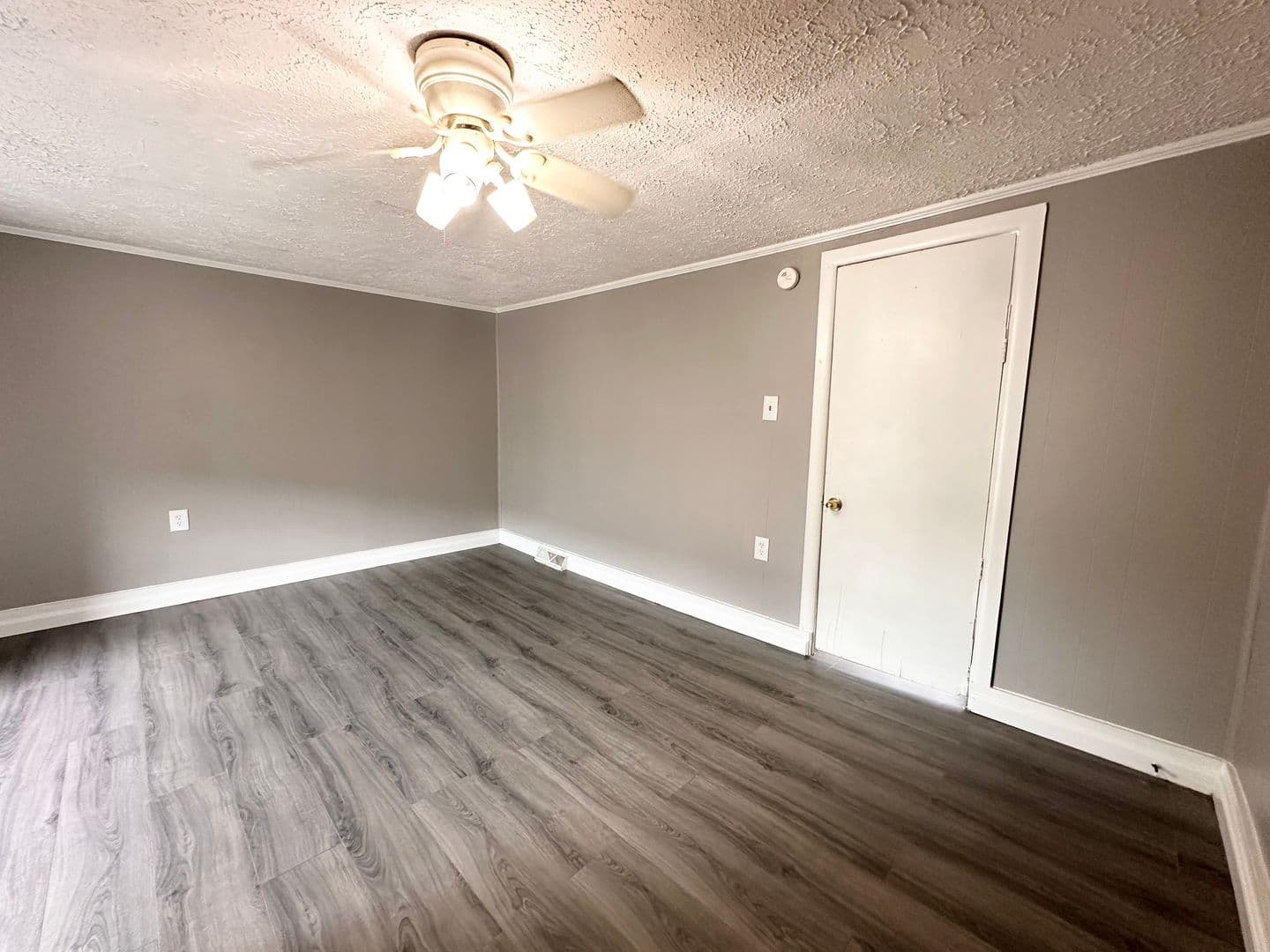York Apartment: 627 N Hartley Street