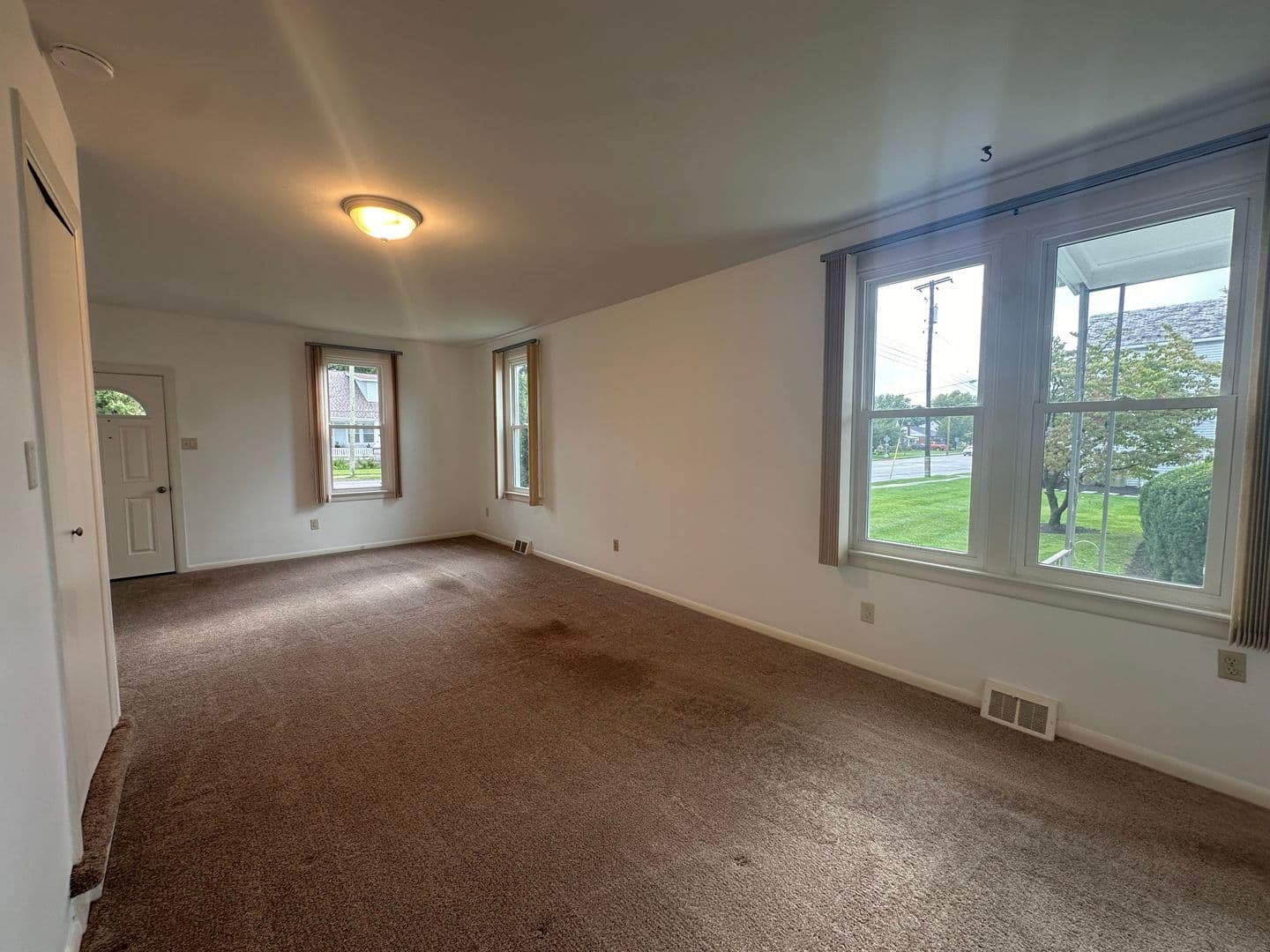 Cleona Apartment: 125 W Penn Ave