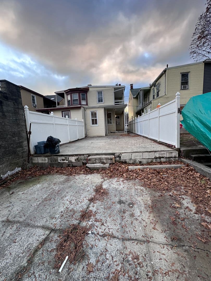 Lebanon House: 516 N 11th Street