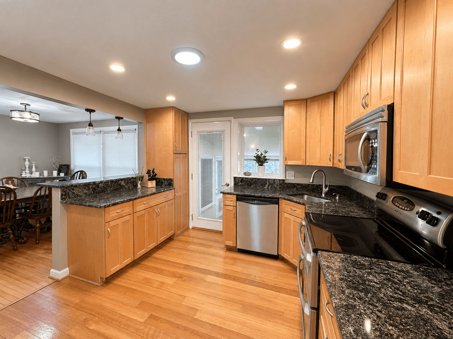 York House: 1671 Northview Rd