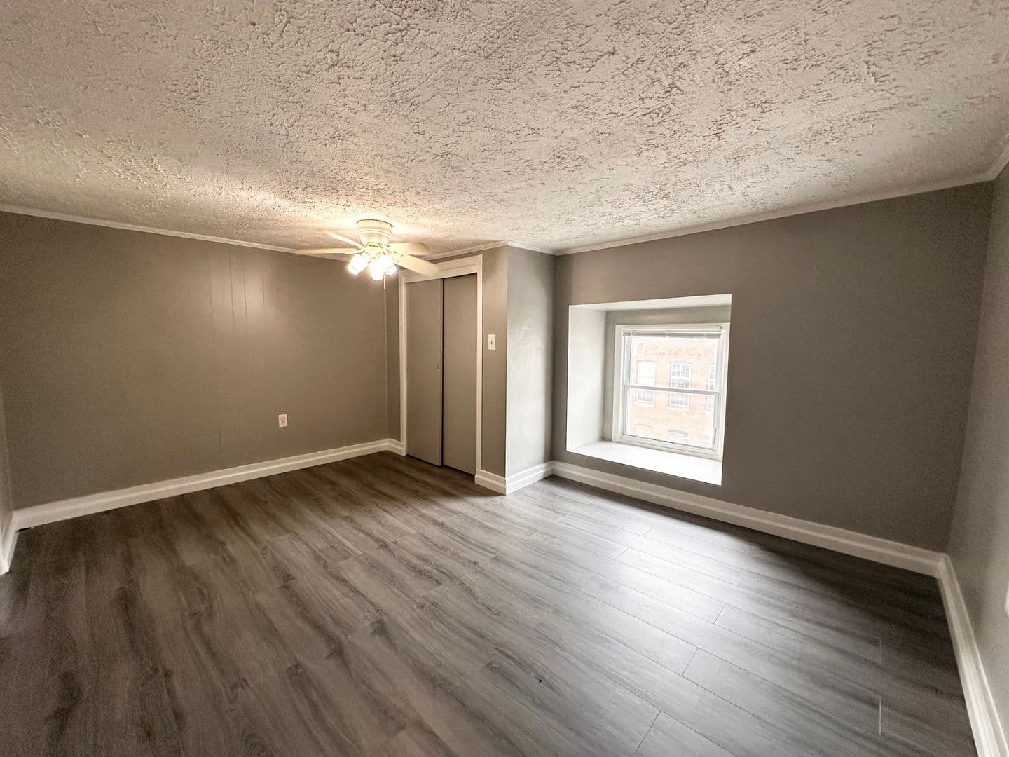 York Apartment: 627 N Hartley Street