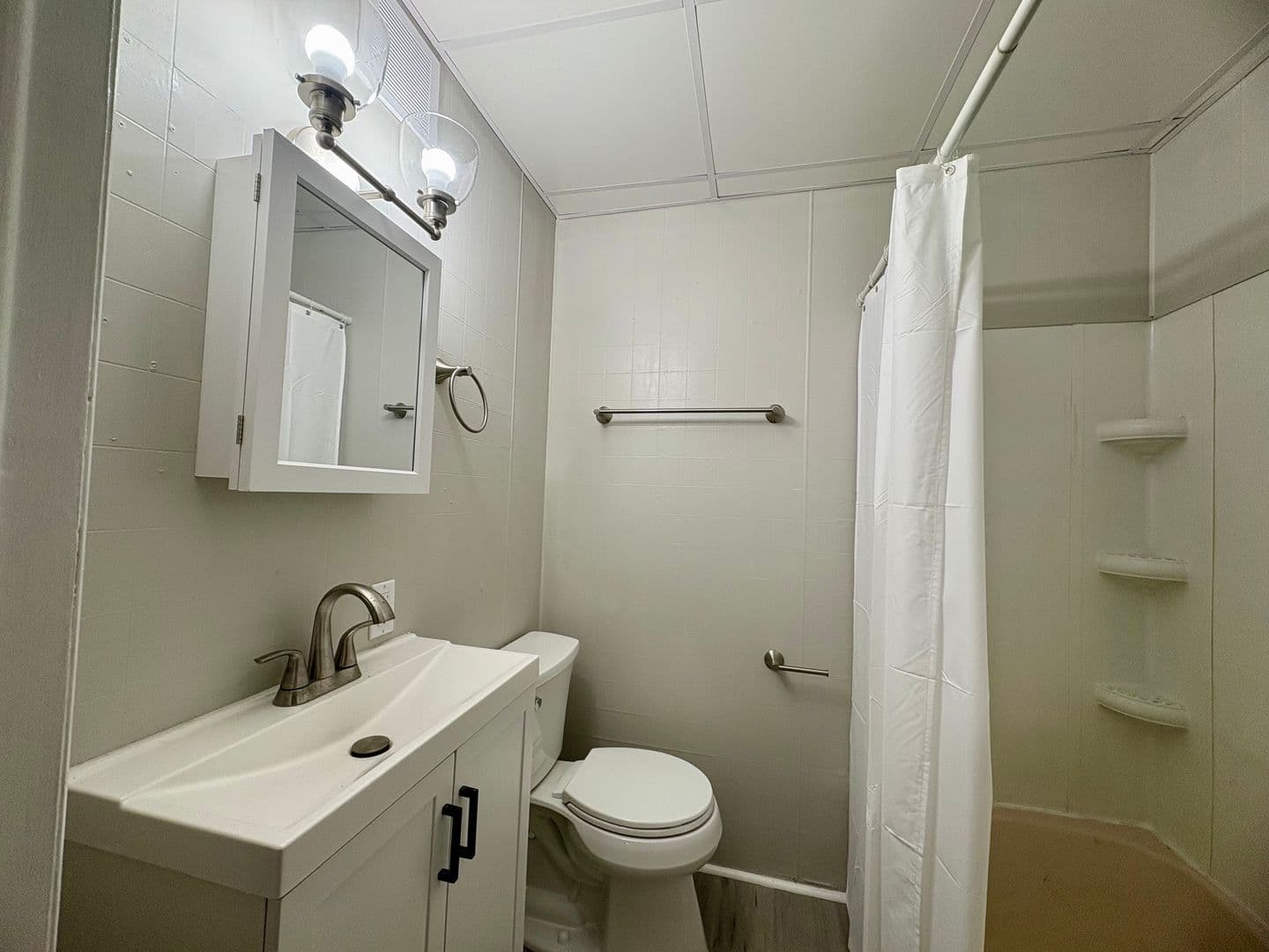 York Apartment: 643 Lincoln St
