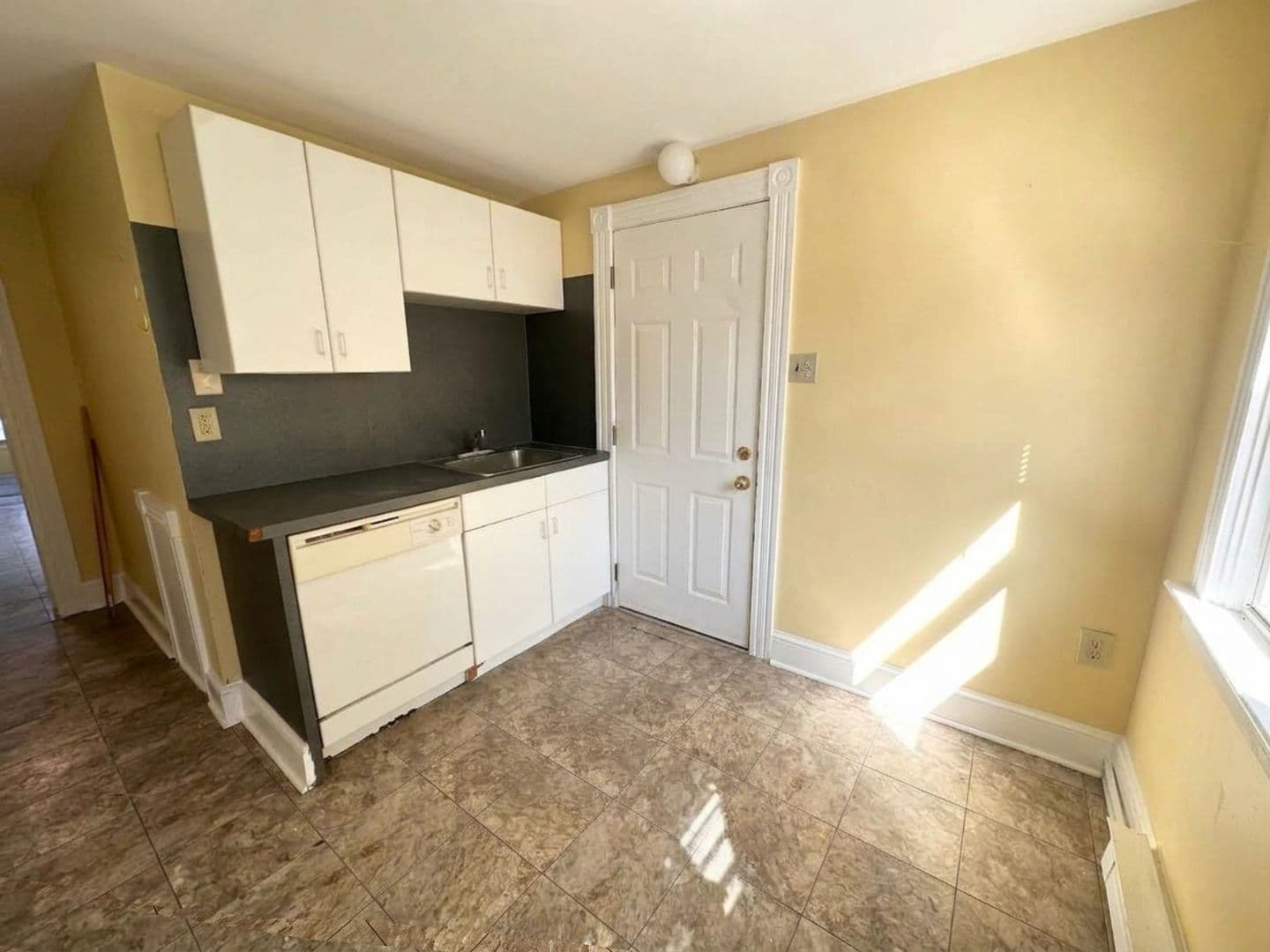 Lancaster Apartment: 222 E Clay St