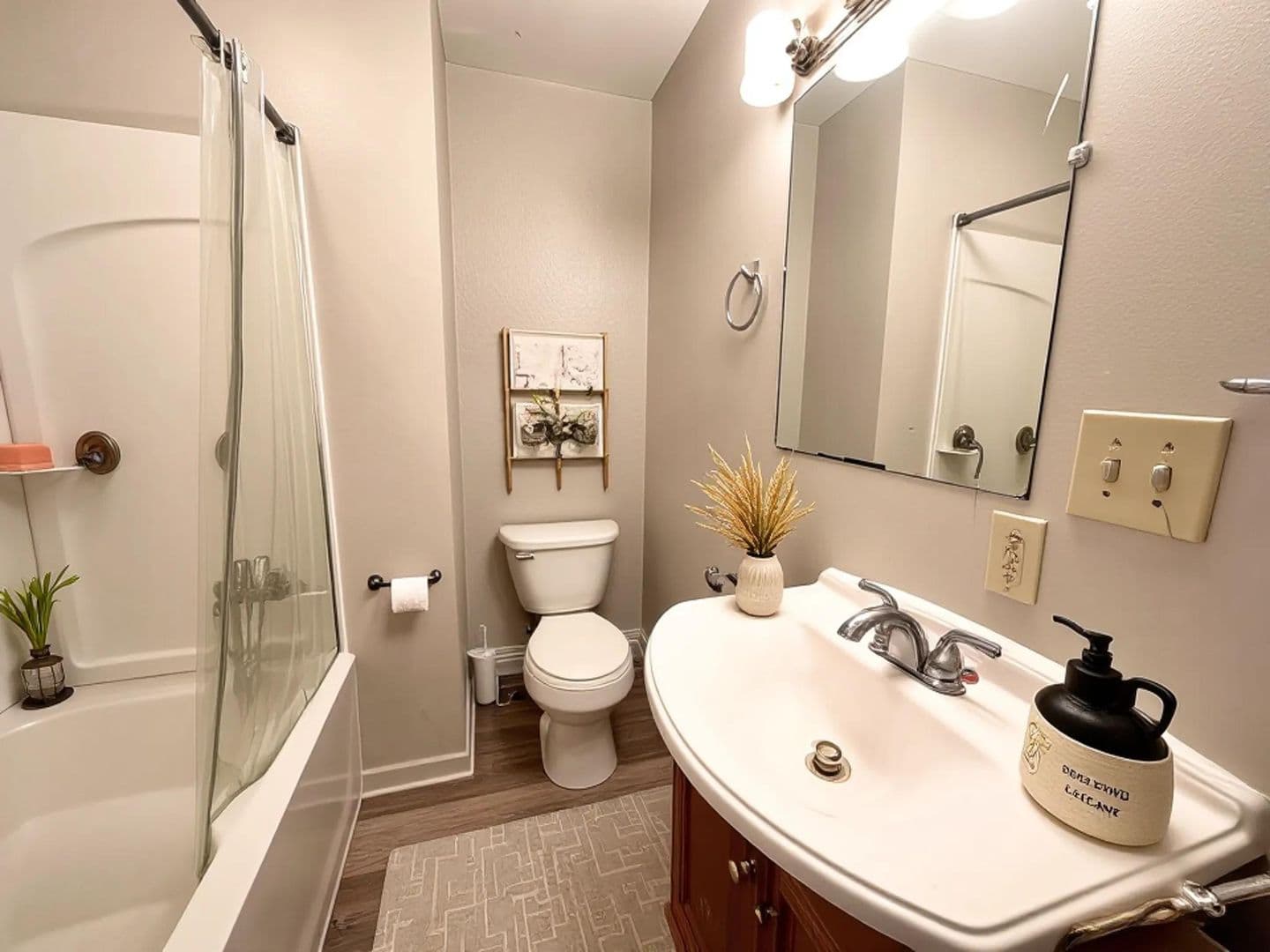 York House: 718 N Pershing Ave