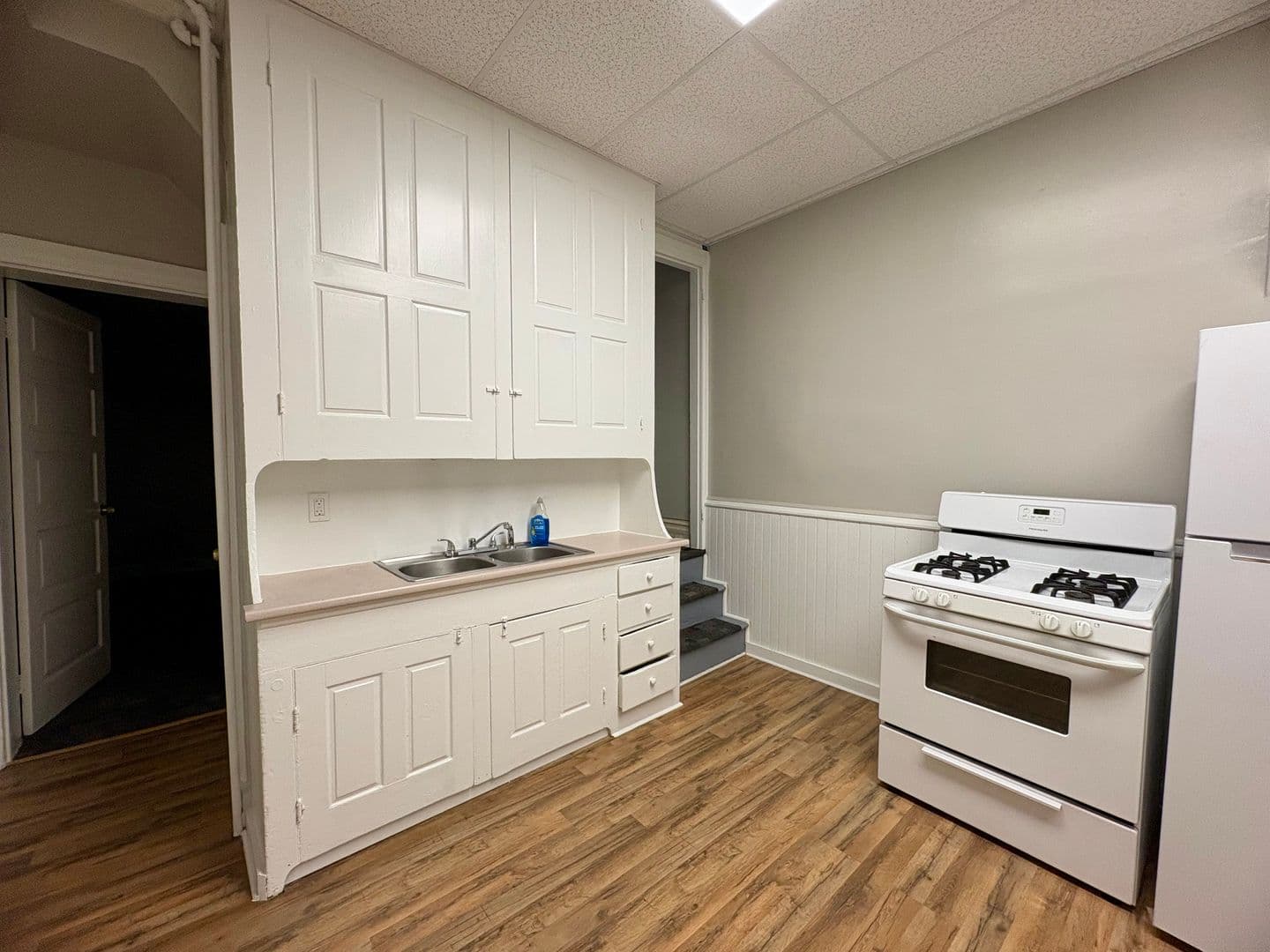 York Apartment: 1366 W Market St