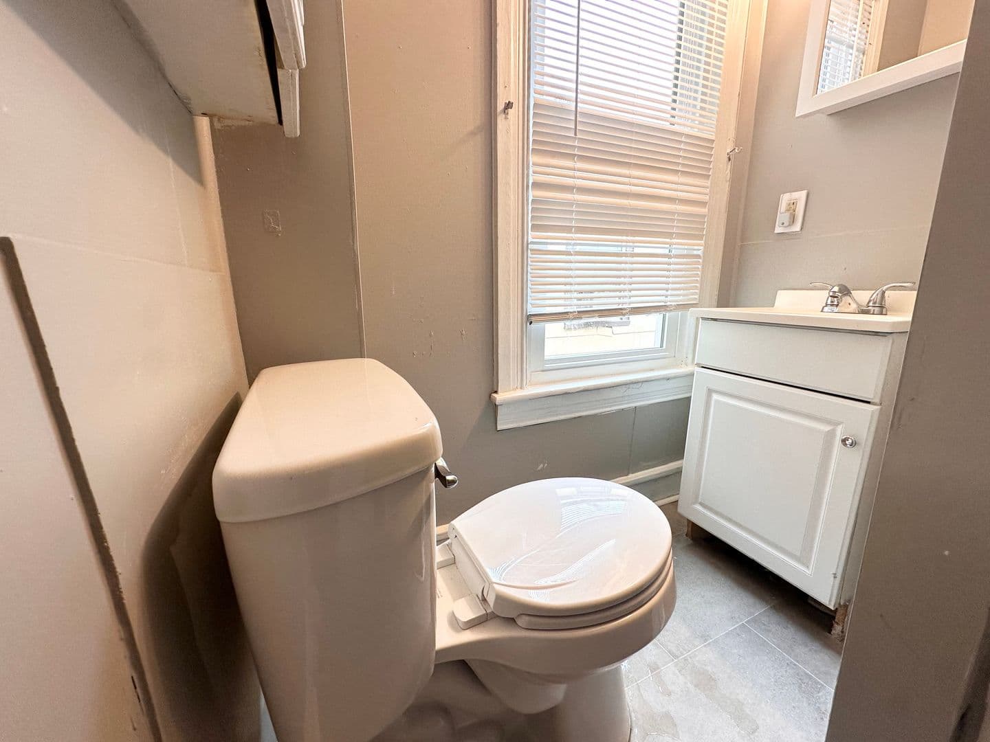 York Apartment: 627 N Hartley Street
