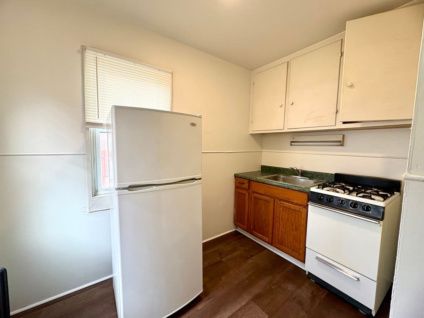 Lancaster Apartment: 403 W James St
