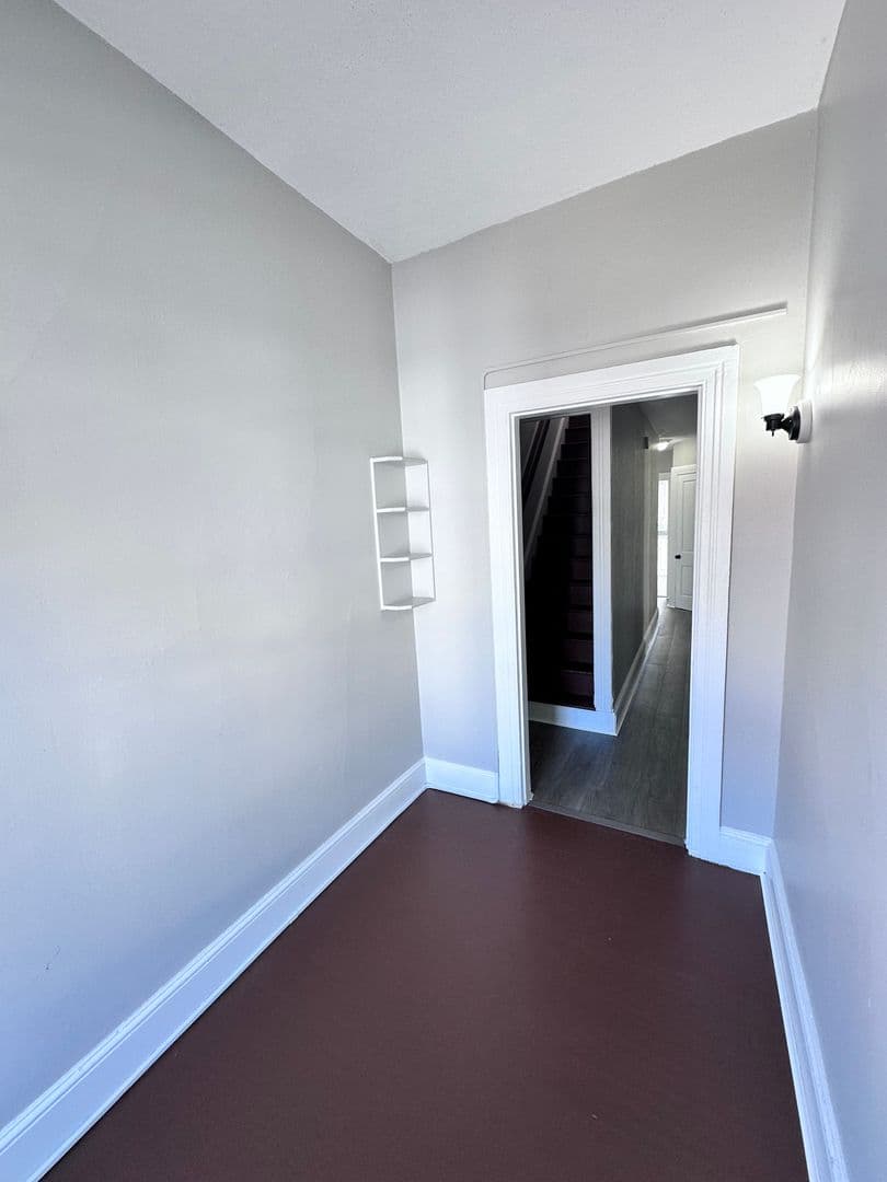 York Apartment: 312 W North Street