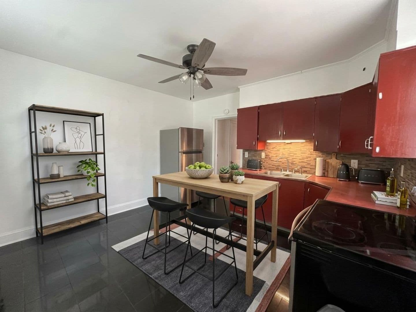 York Apartment: 611 Wallace St