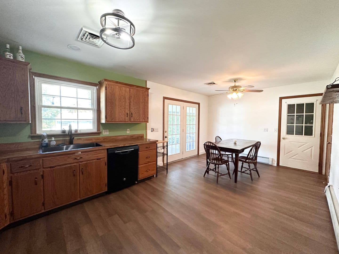 Lebanon House: 747 Mechanic St