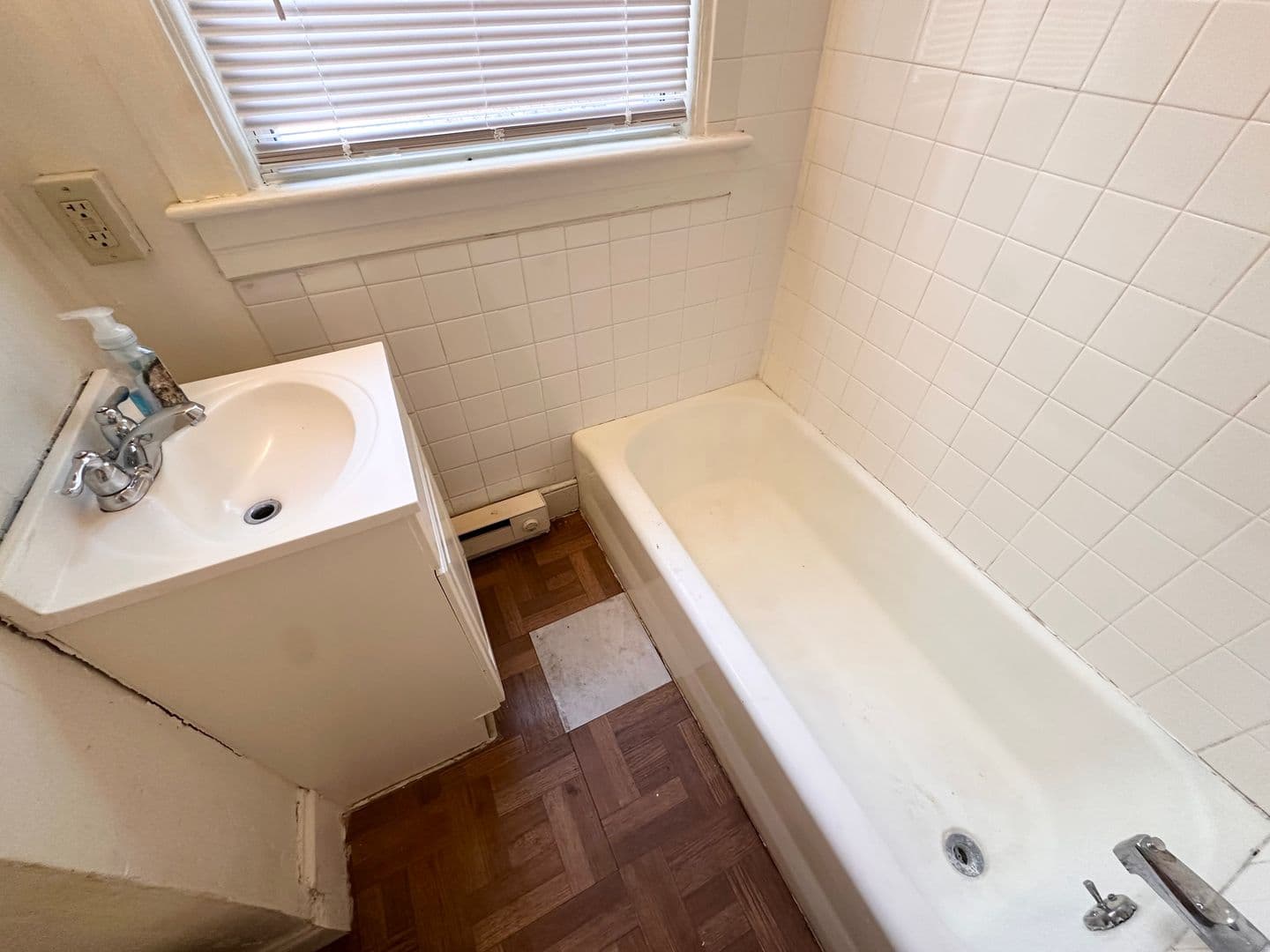 Lancaster Apartment: 222 E Clay St