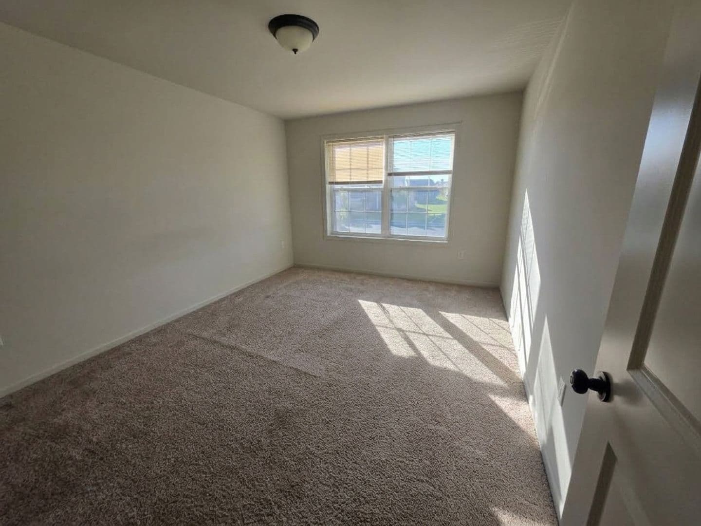 Elizabethtown House: 172 Randolph Dr