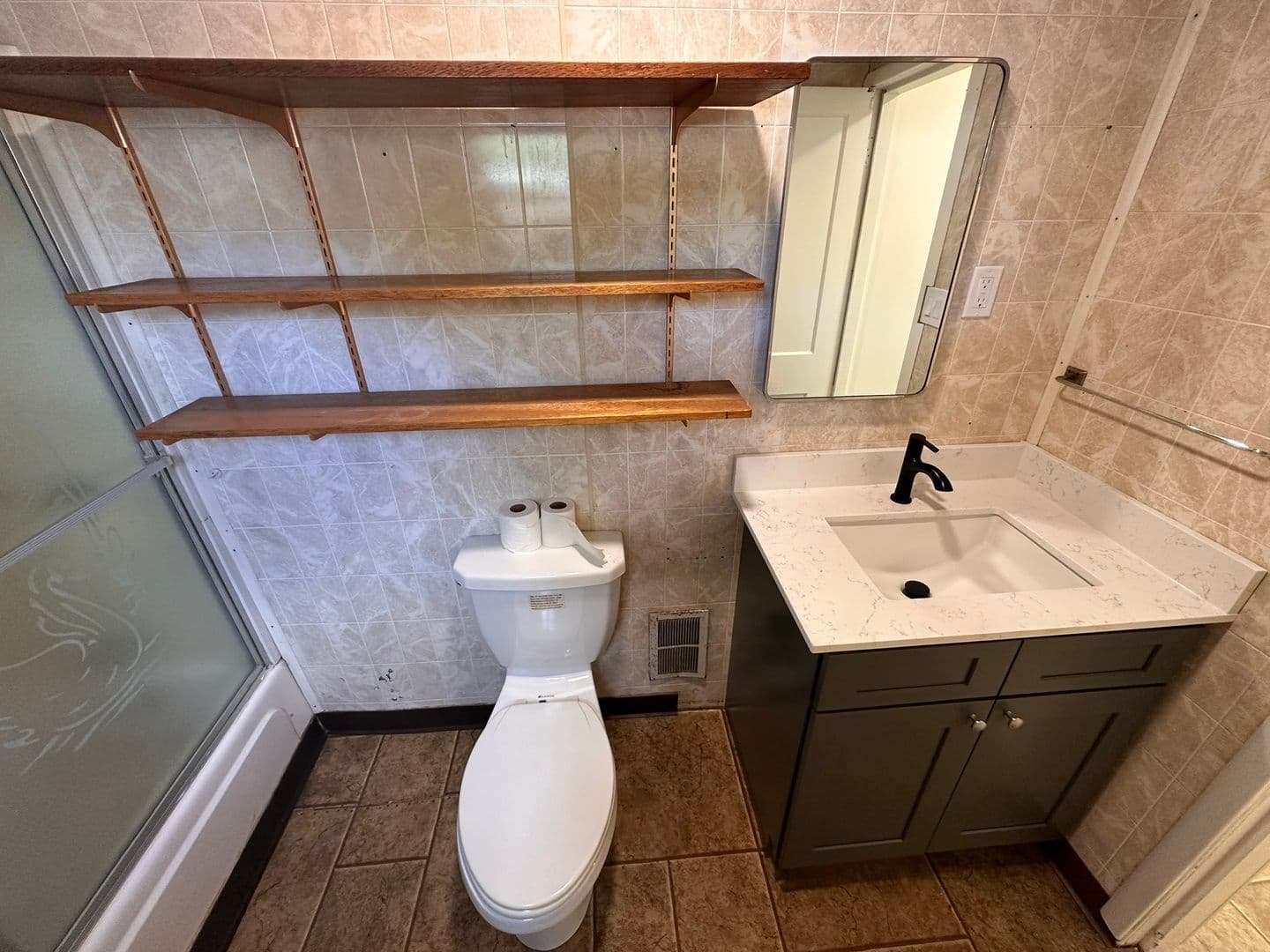 Lebanon Apartment: 324 N 11th Street