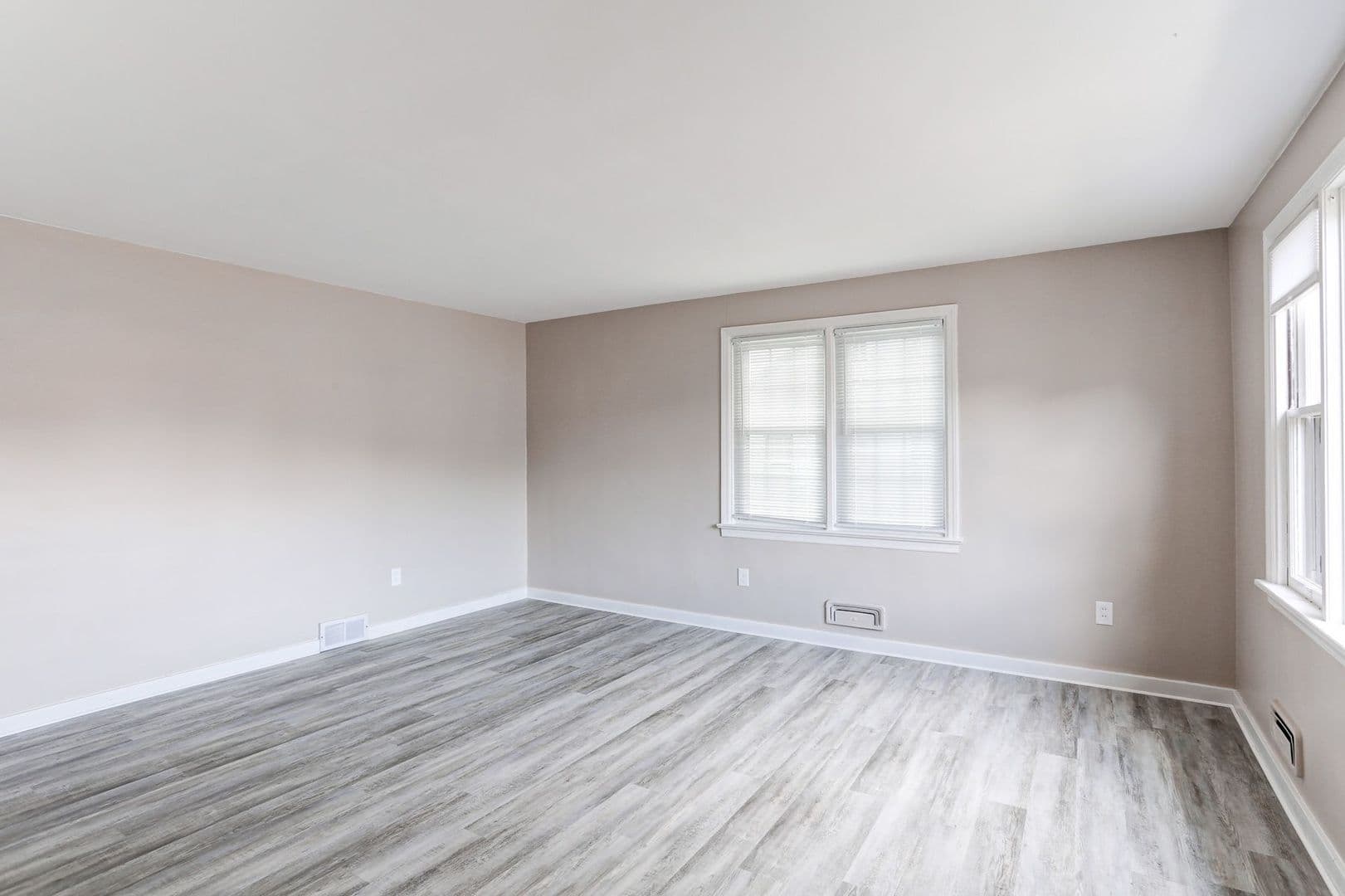 Elizabethtown House: 336 Snyder Avenue