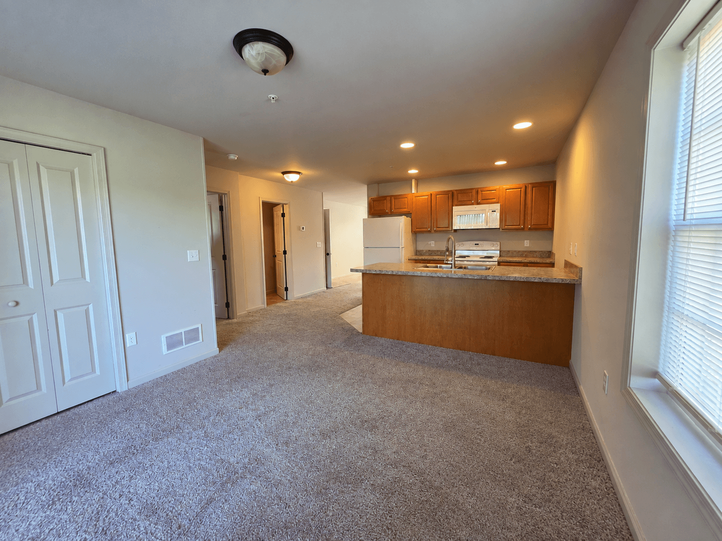 Elizabethtown House: 172 Randolph Dr