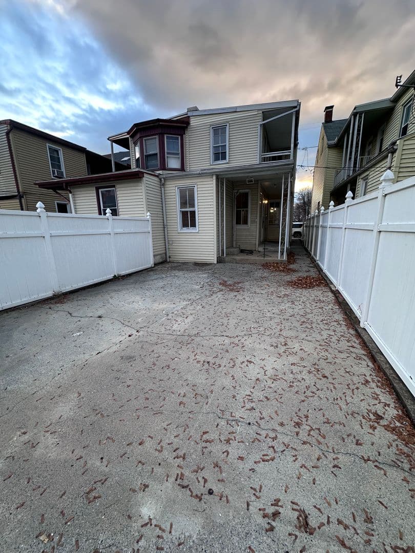 Lebanon House: 516 N 11th Street