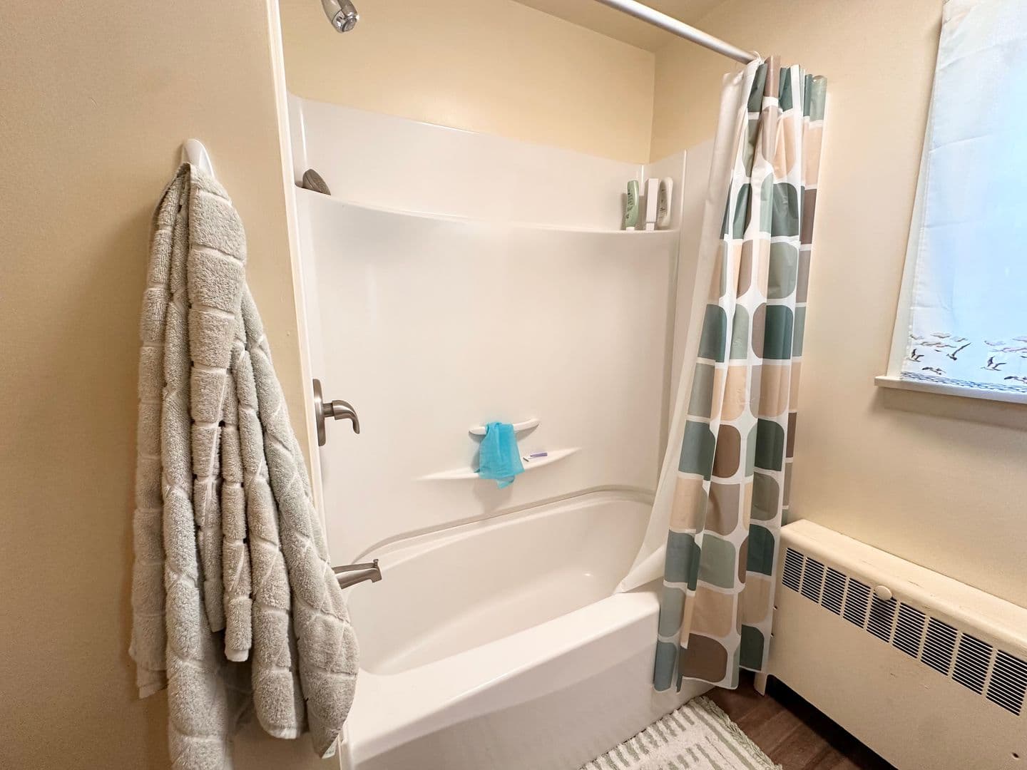 Hershey Apartment: 225-227 W Areba Ave