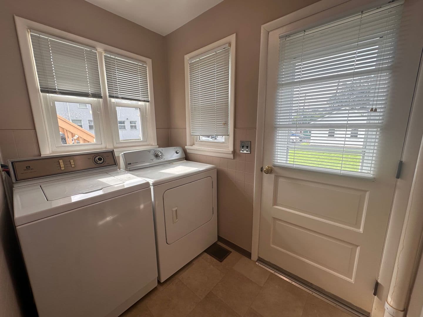 Cleona Apartment: 125 W Penn Ave