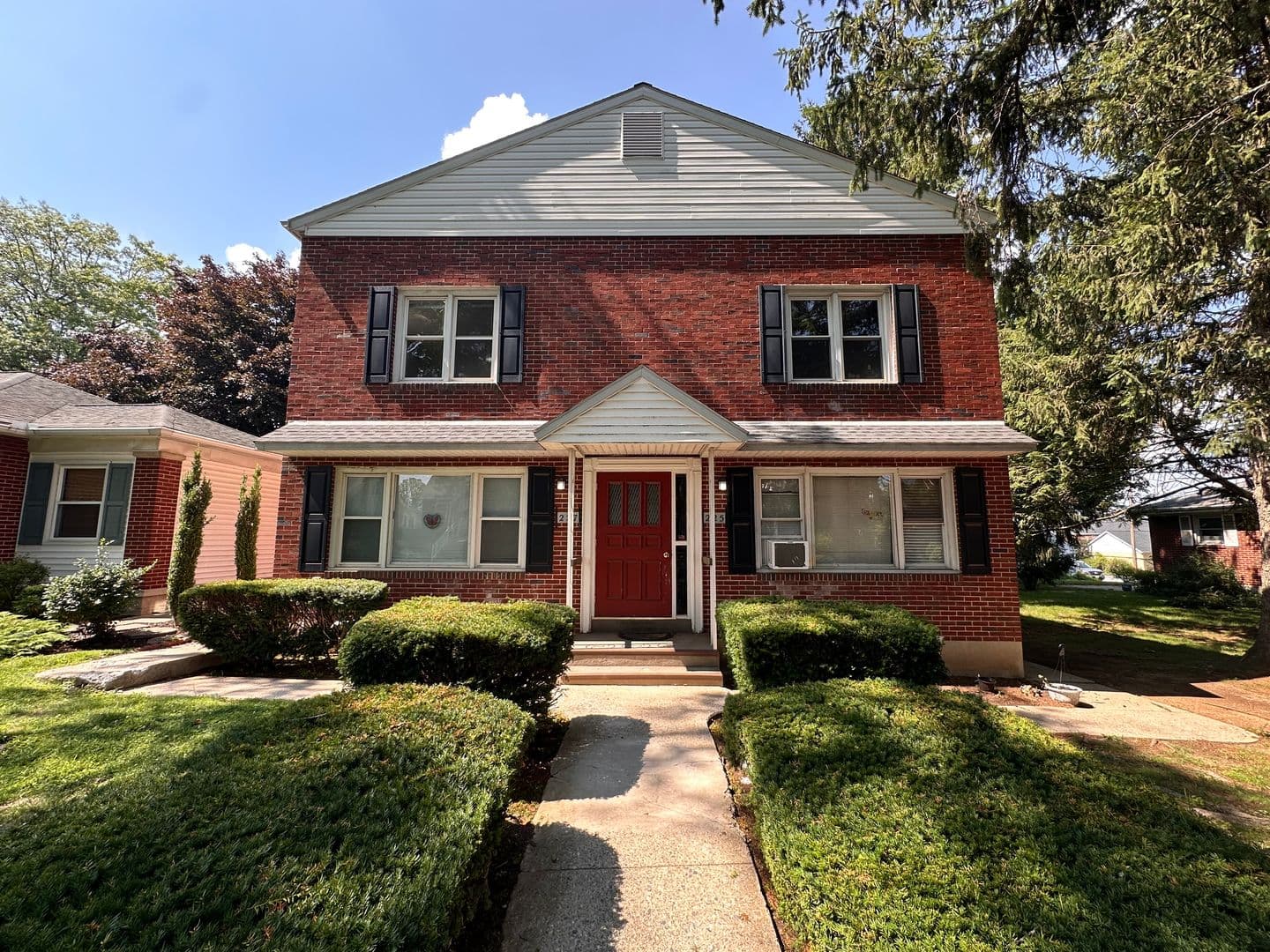 Hershey Apartment: 225-227 W Areba Ave