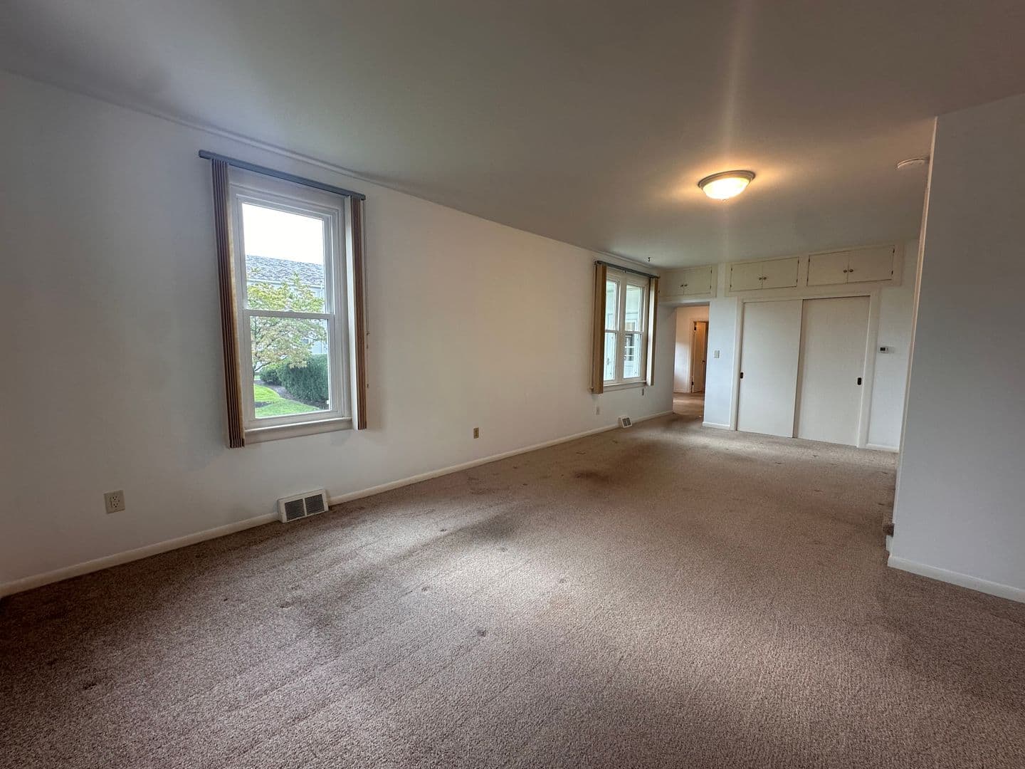 Cleona Apartment: 125 W Penn Ave