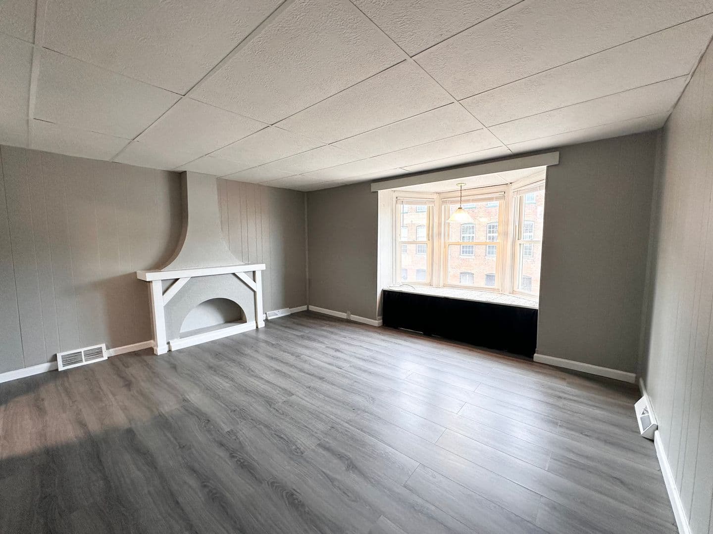 York Apartment: 627 N Hartley Street