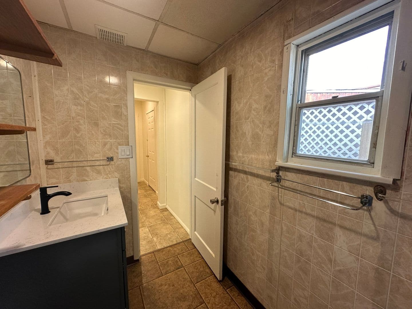 Lebanon Apartment: 324 N 11th Street