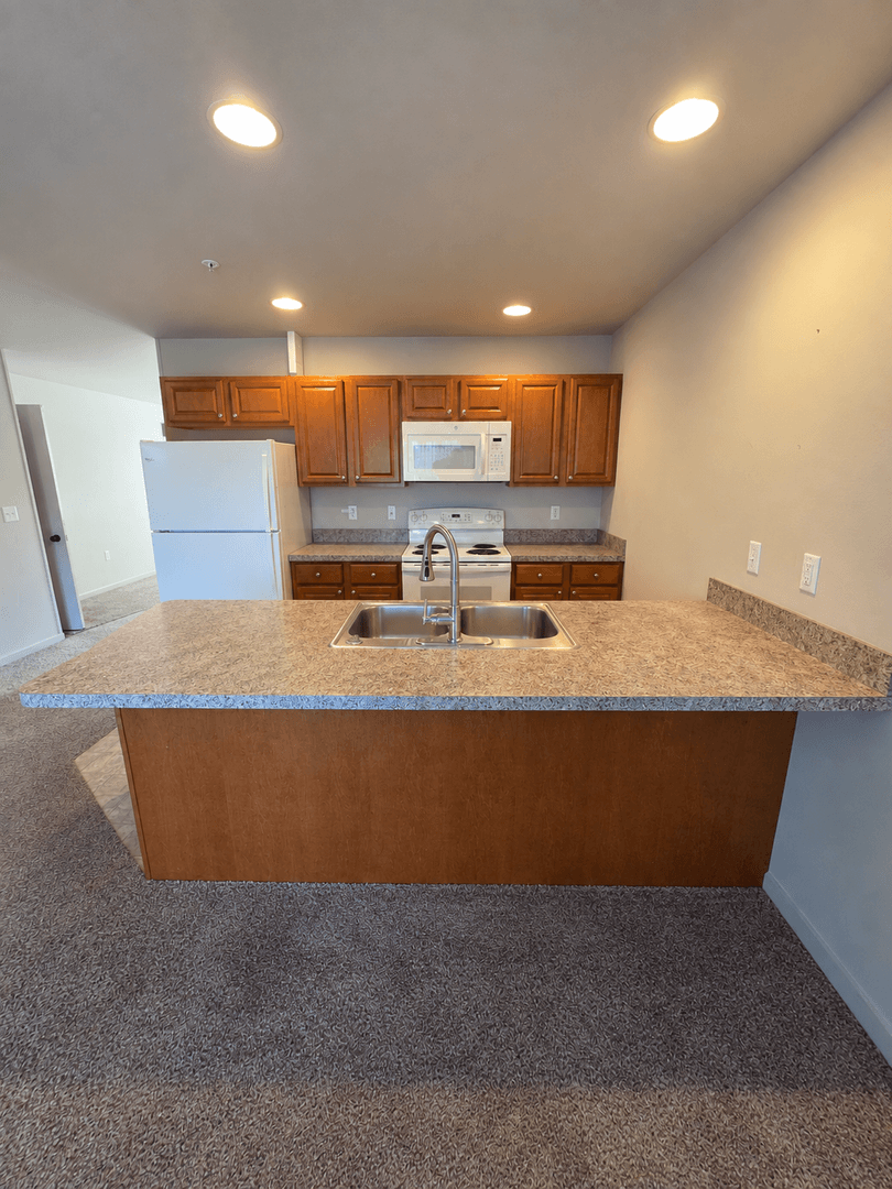 Elizabethtown House: 172 Randolph Dr