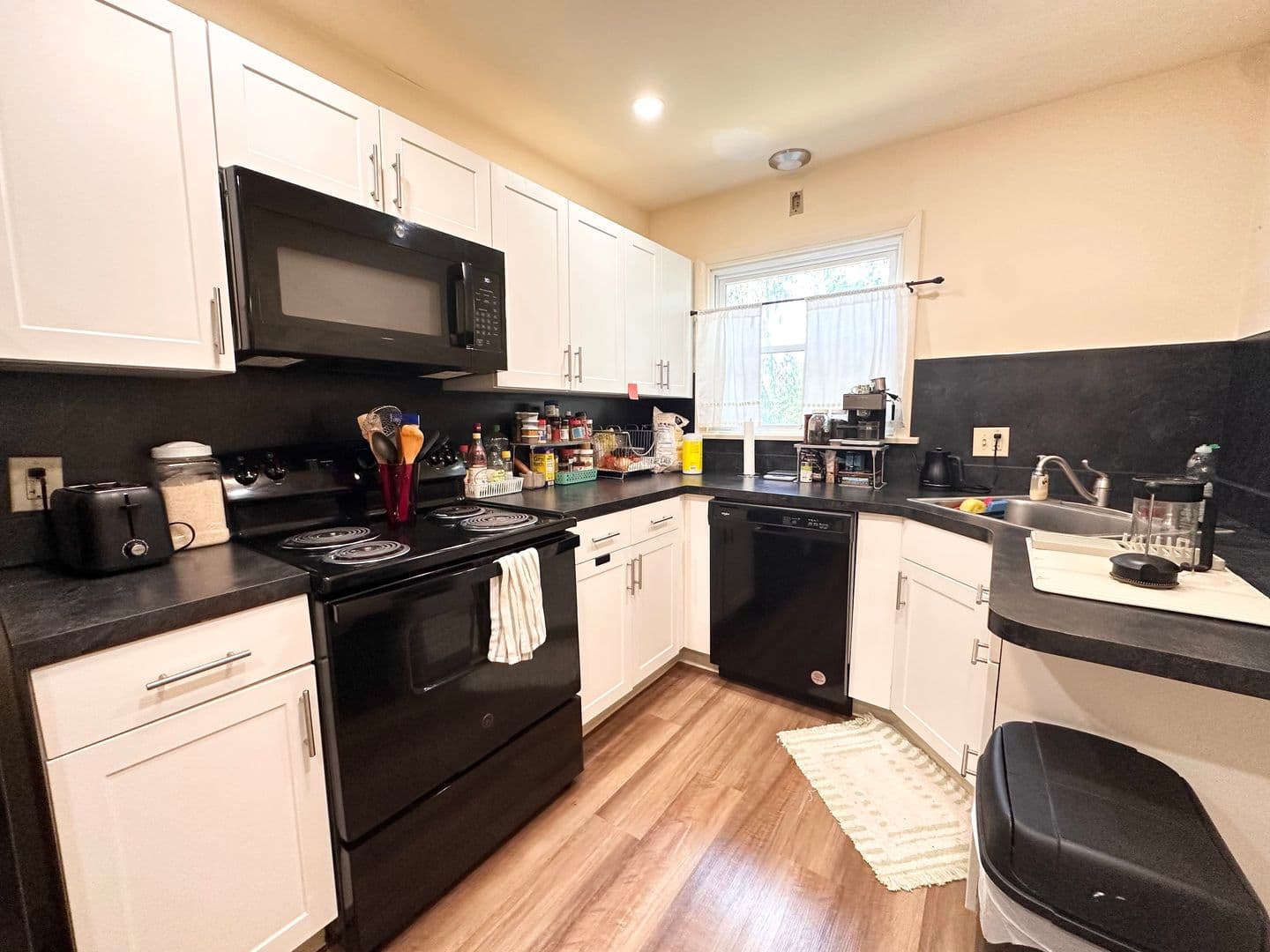 Hershey Apartment: 225-227 W Areba Ave