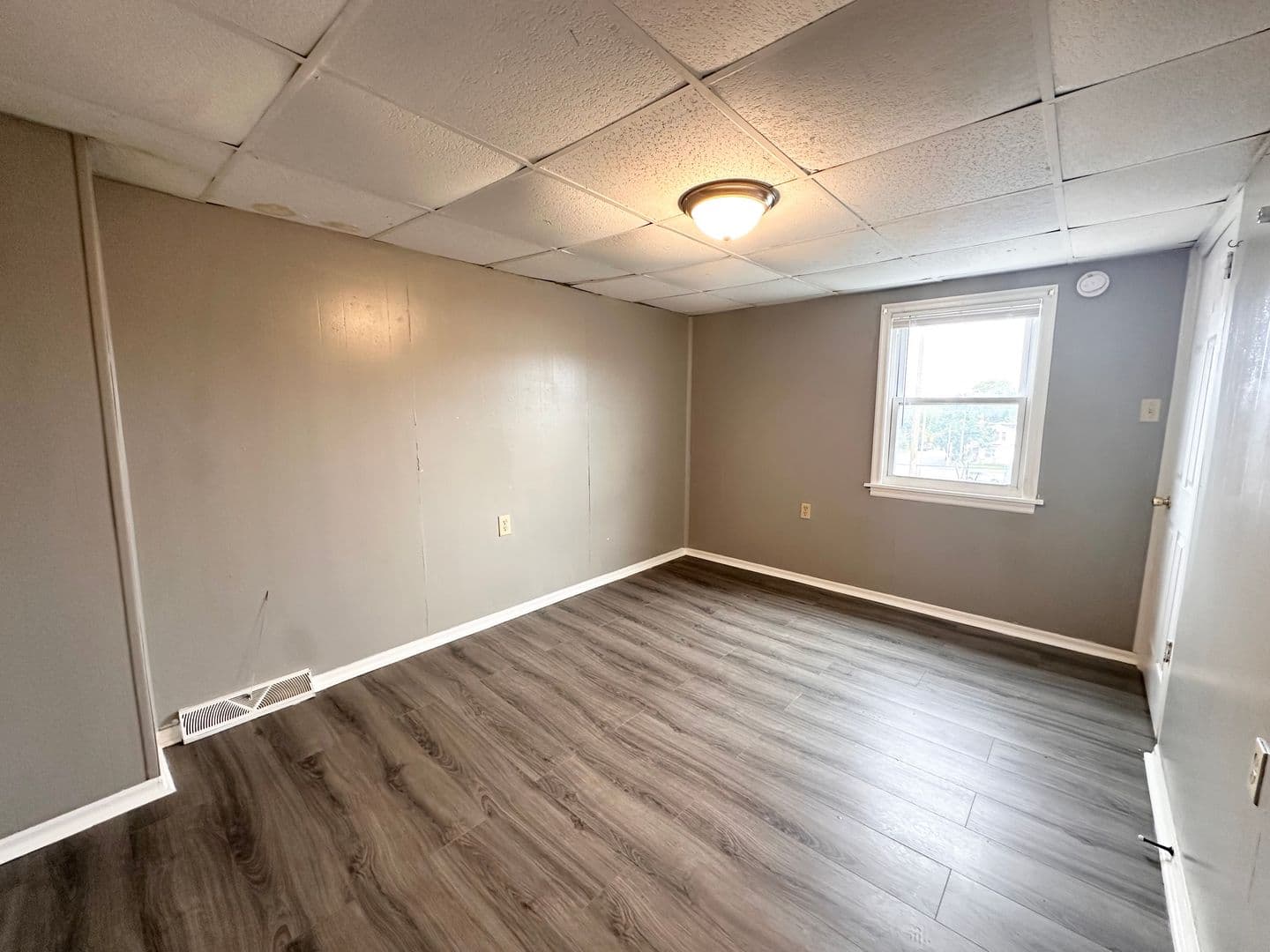 York Apartment: 627 N Hartley Street