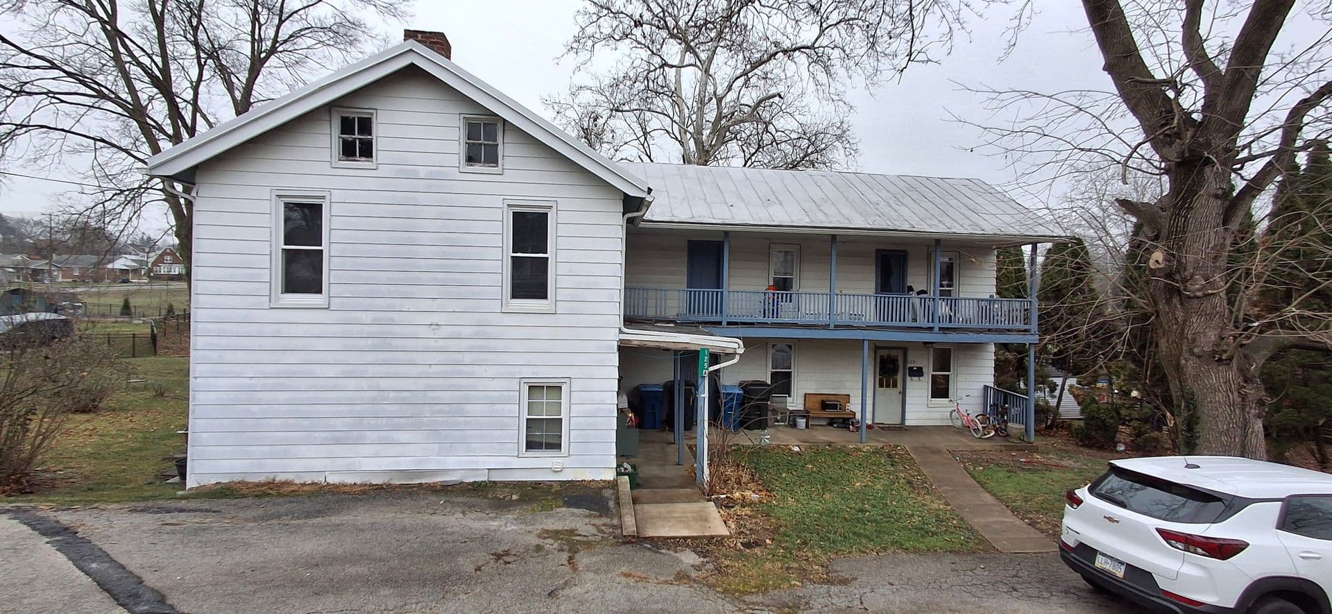 Hallam Apartment: 125 Emig St