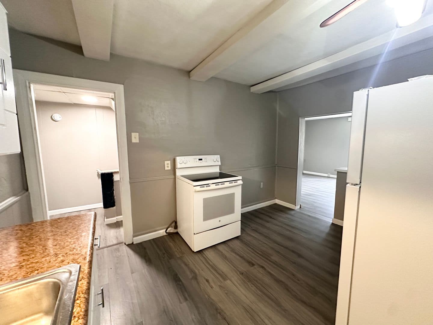 York Apartment: 627 N Hartley Street