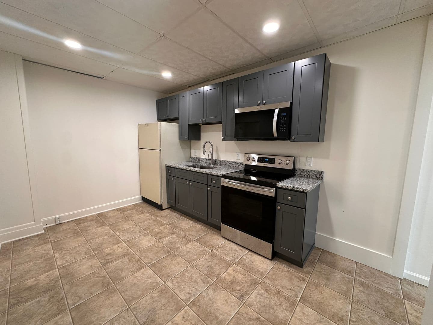 Lebanon Apartment: 324 N 11th Street