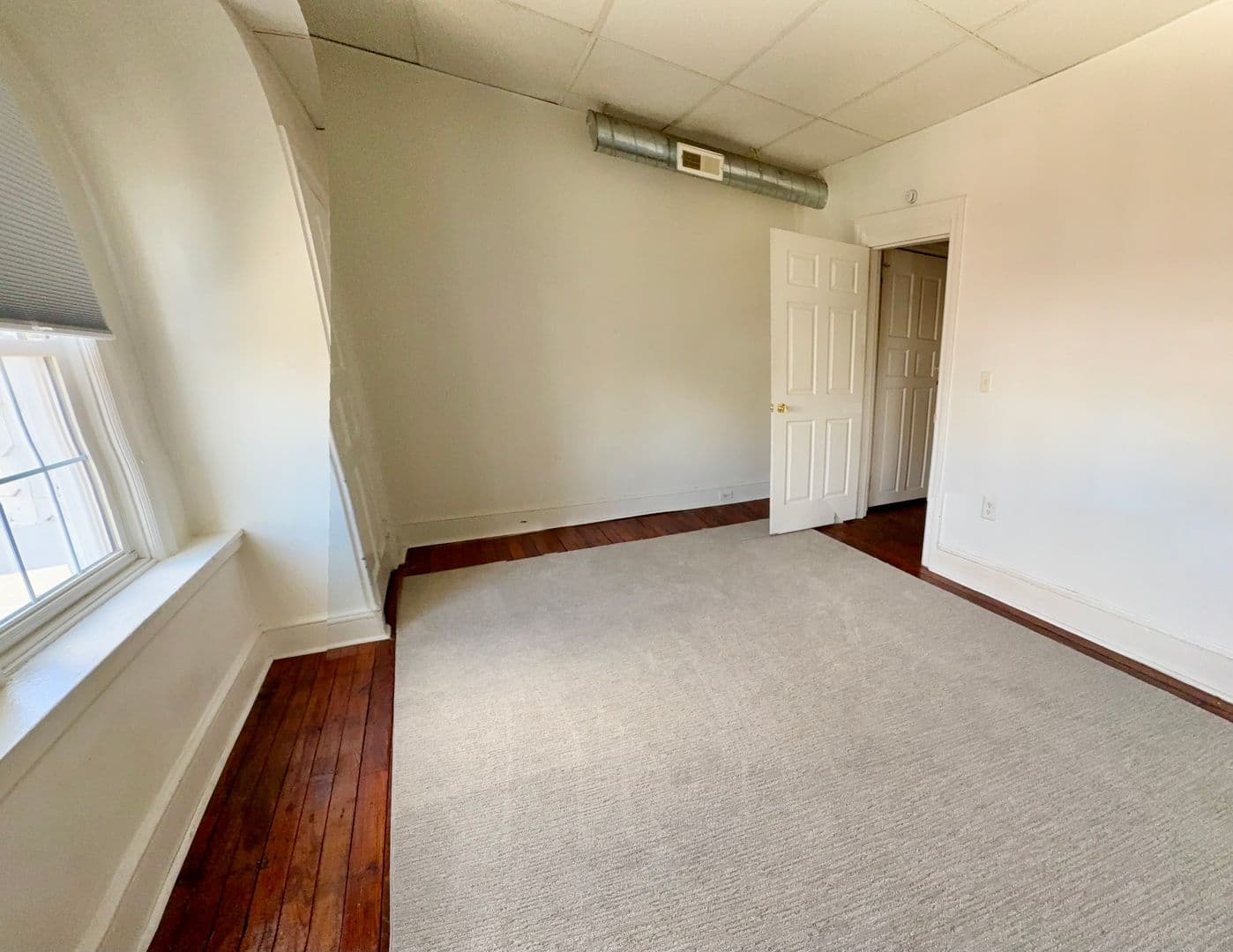 York Apartment: 702 W King St