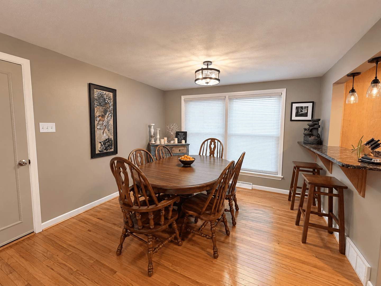 York House: 1671 Northview Rd