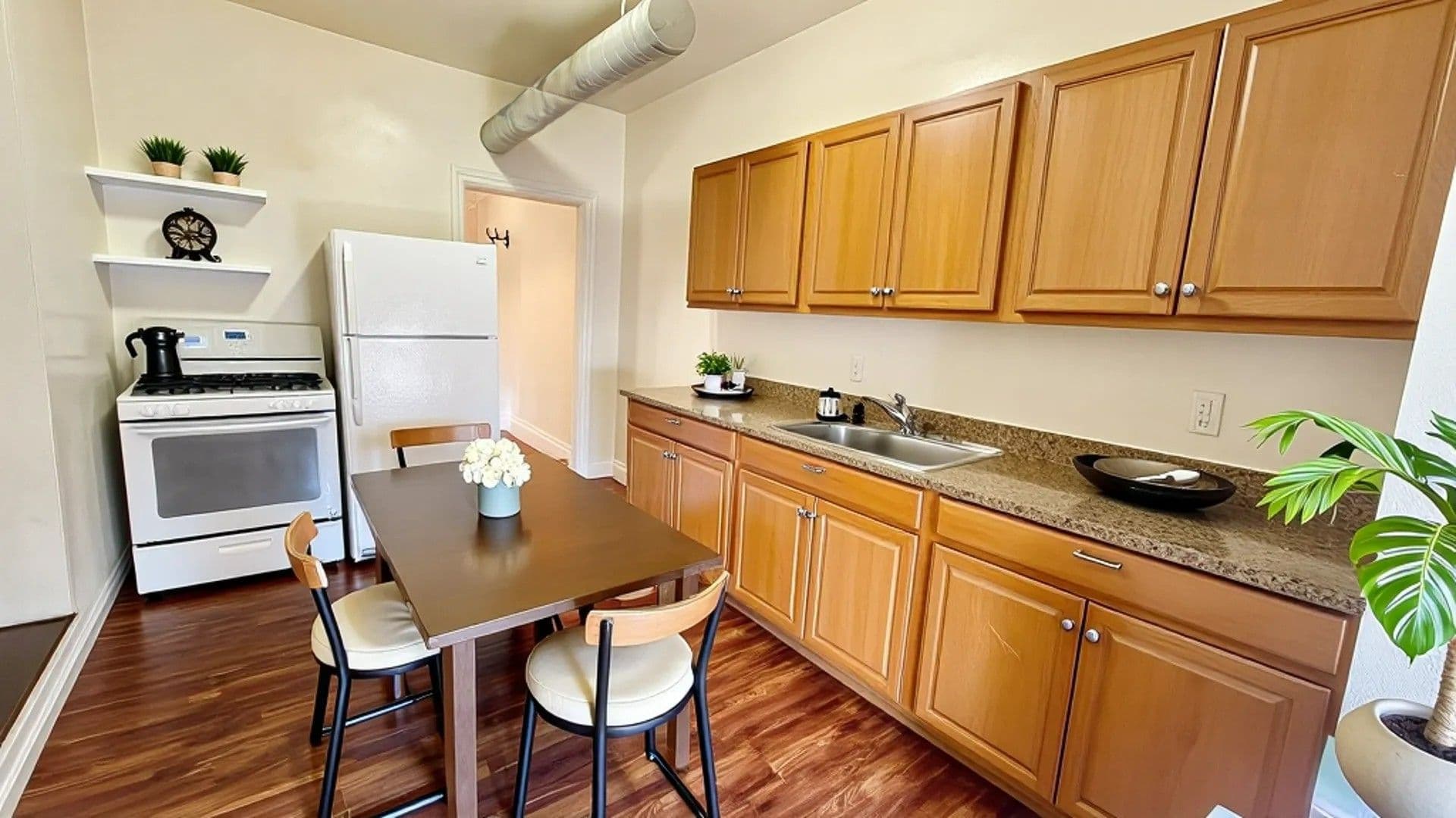 York Apartment: 702 W King St