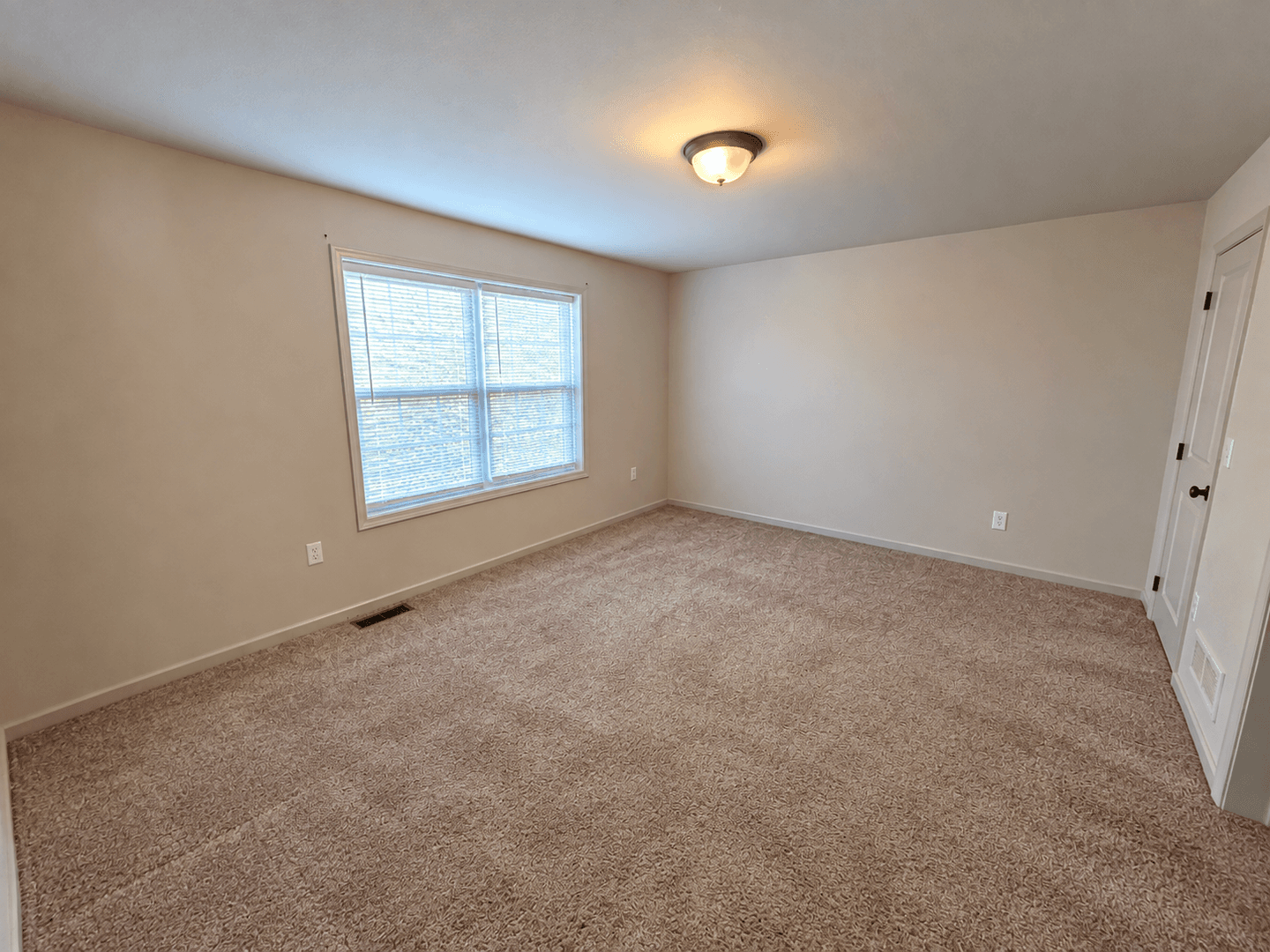 Elizabethtown House: 172 Randolph Dr
