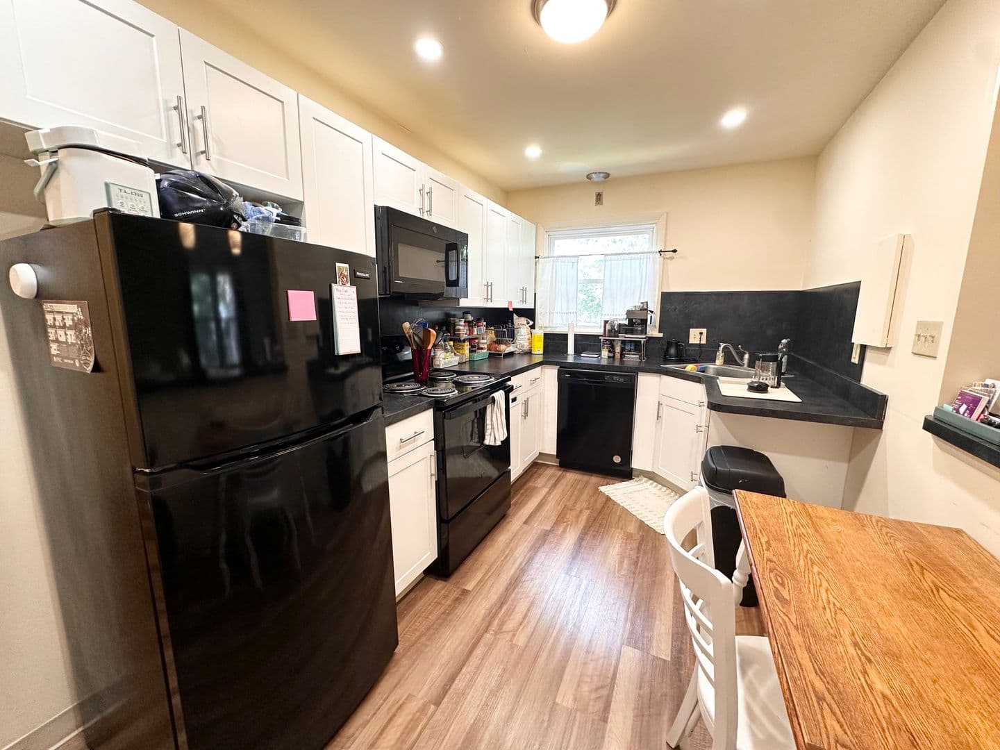 Hershey Apartment: 225-227 W Areba Ave