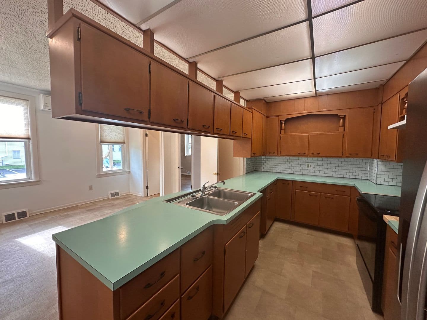 Cleona Apartment: 125 W Penn Ave
