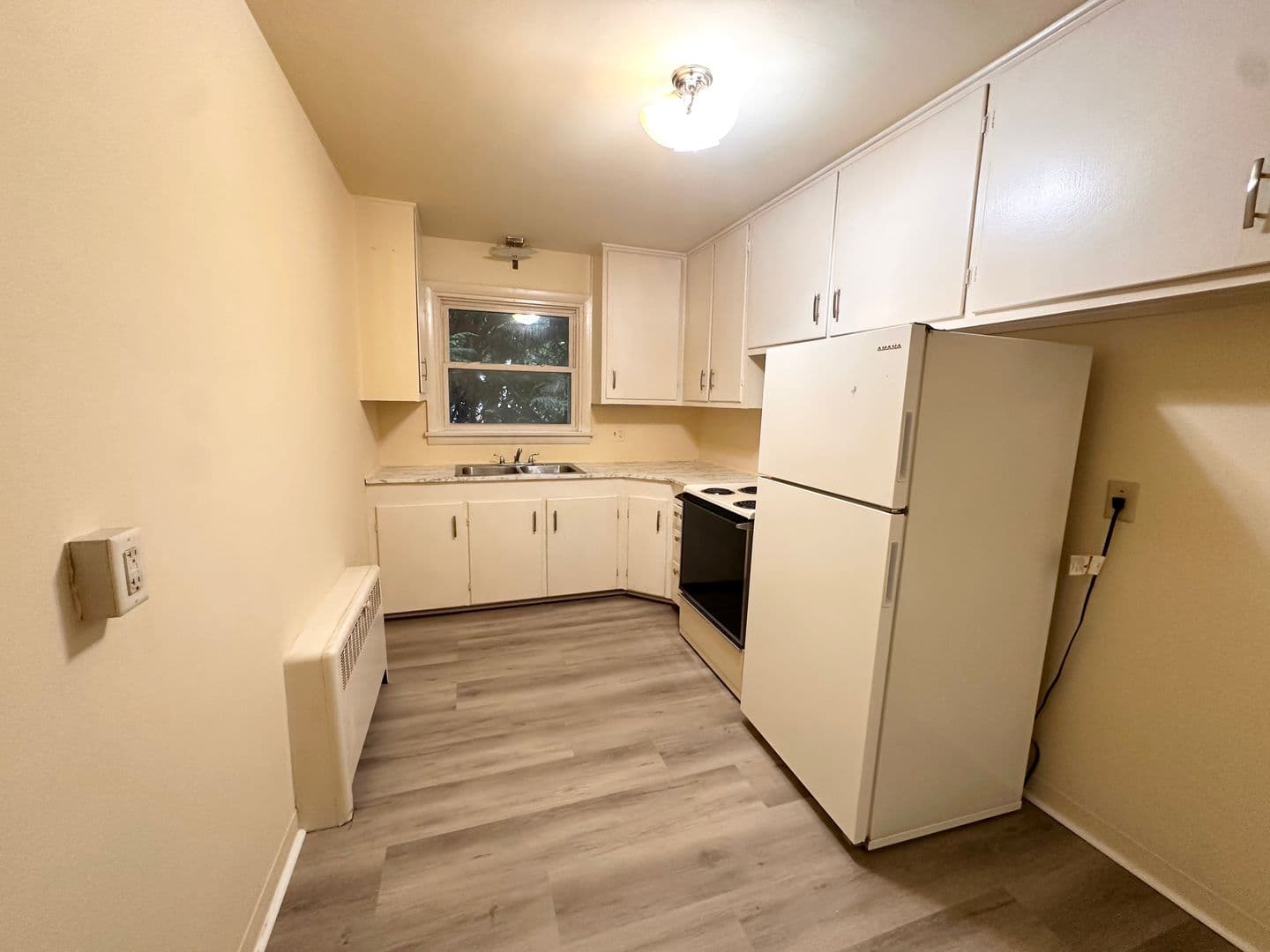 Hershey Apartment: 225-227 W Areba Ave