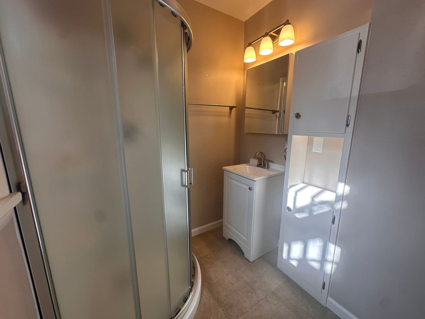 Cleona Apartment: 125 W Penn Ave
