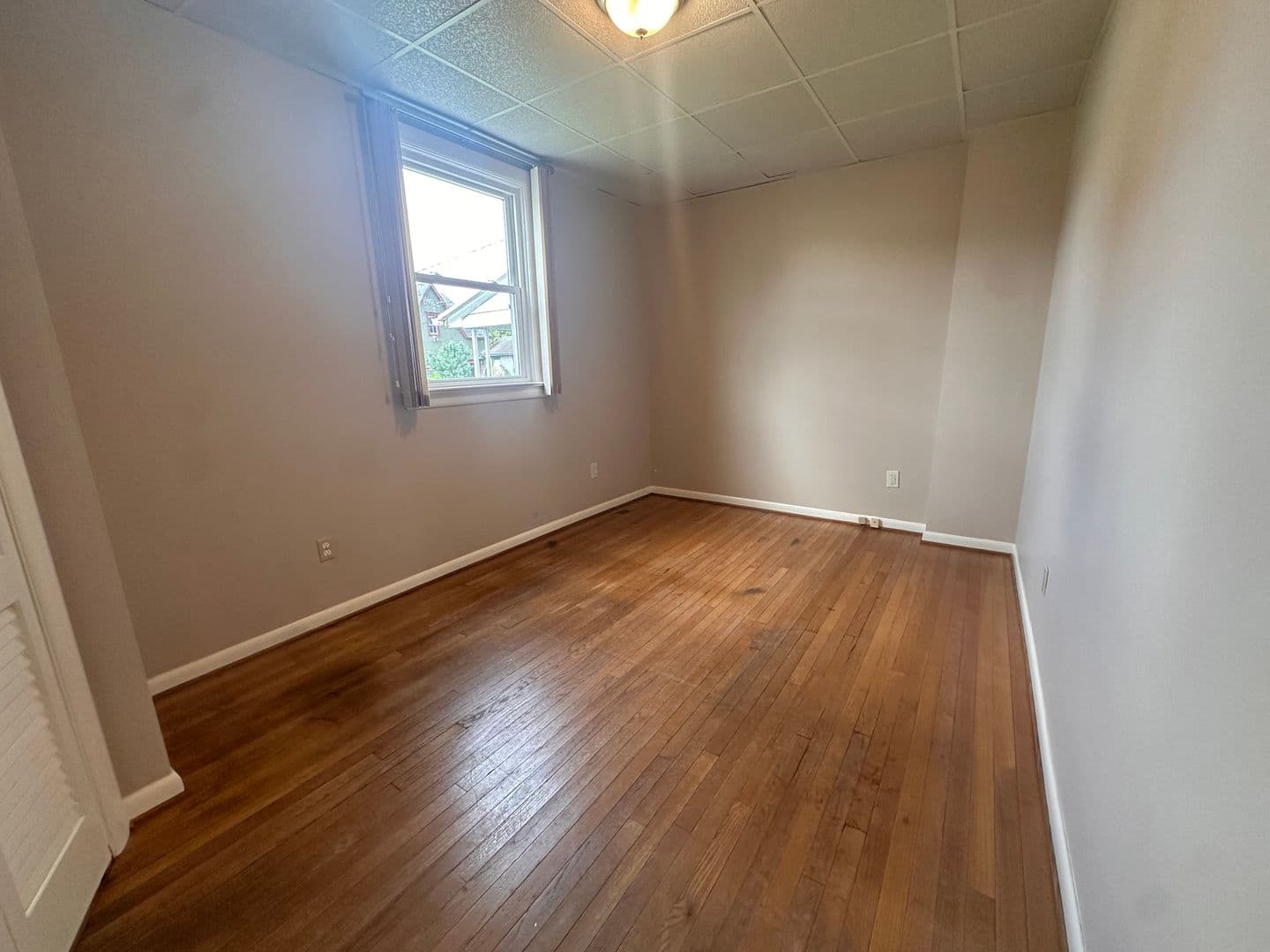 Cleona Apartment: 125 W Penn Ave