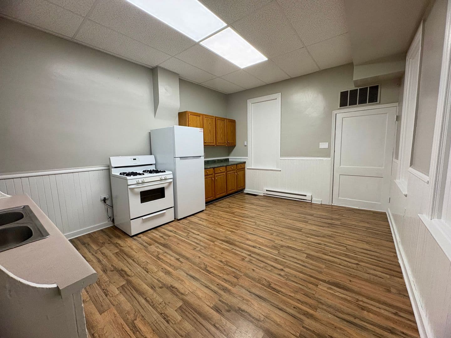 York Apartment: 1366 W Market St