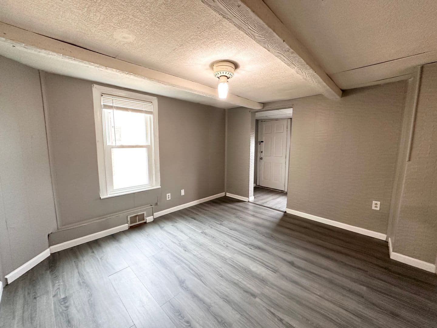 York Apartment: 627 N Hartley Street