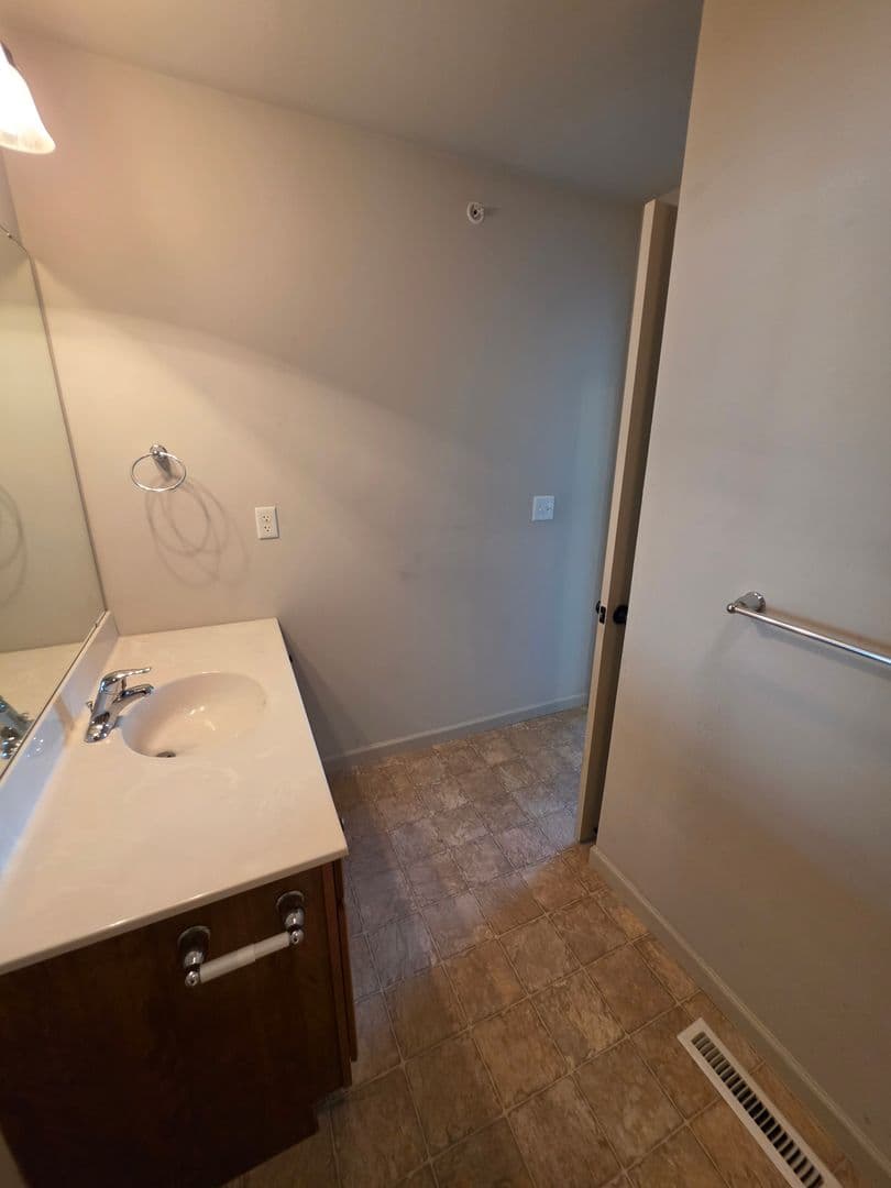 Elizabethtown House: 172 Randolph Dr