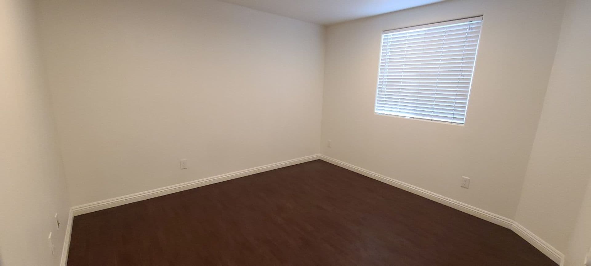 LOS ANGELES Apartment: 1627 E 88TH ST